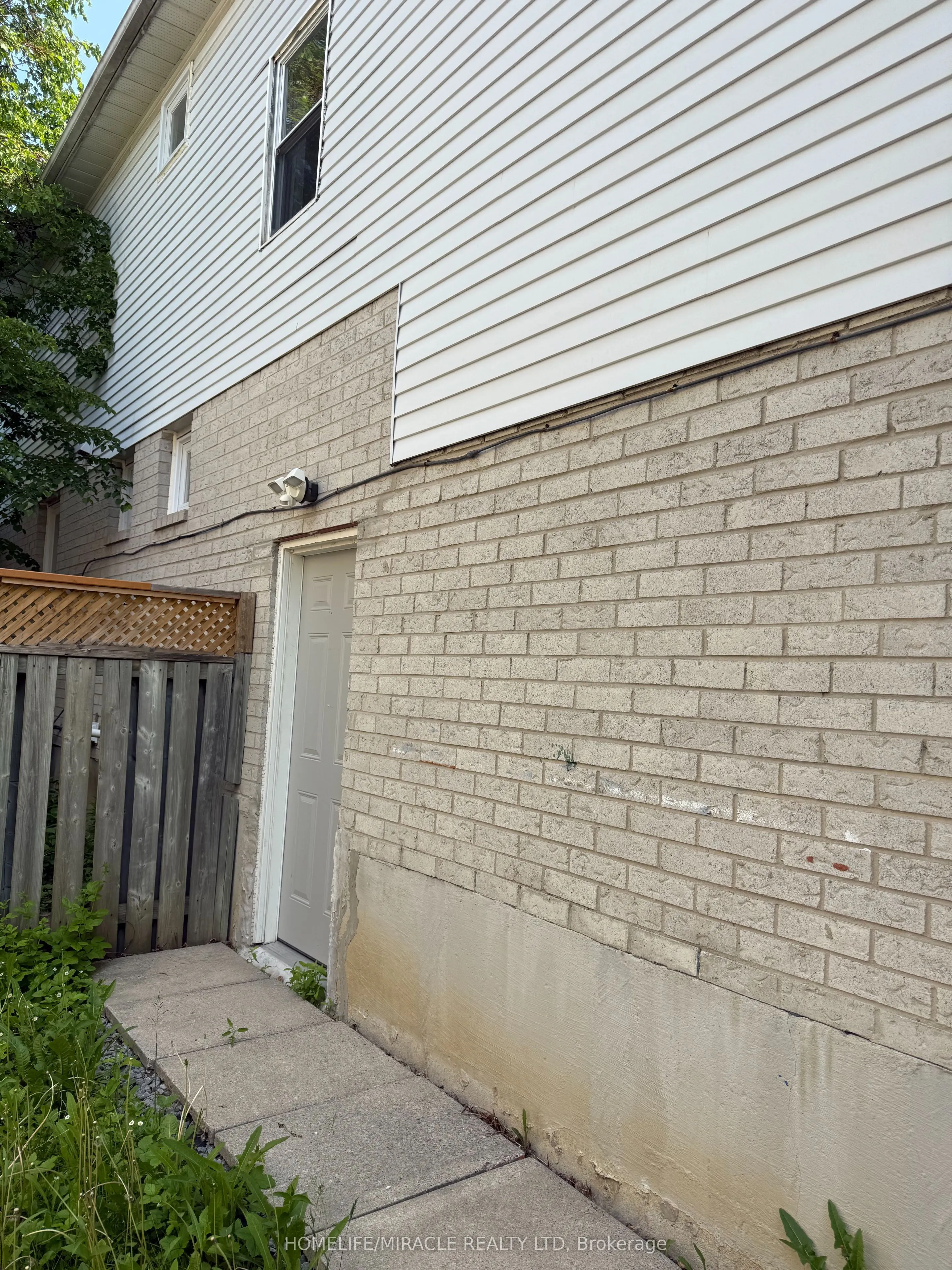 1620 McBrady Crescent