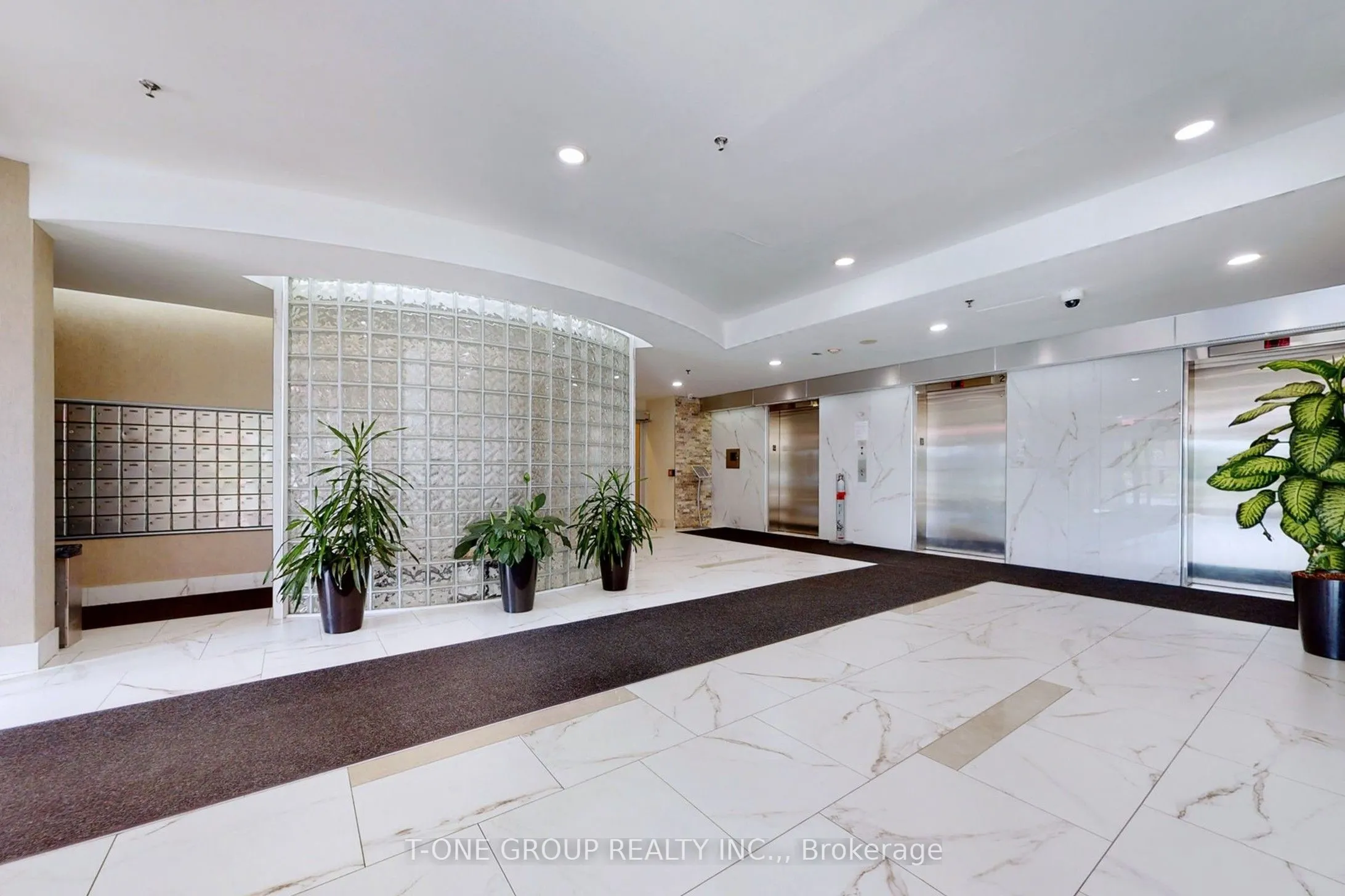 2550 Lawrence Avenue E, #808