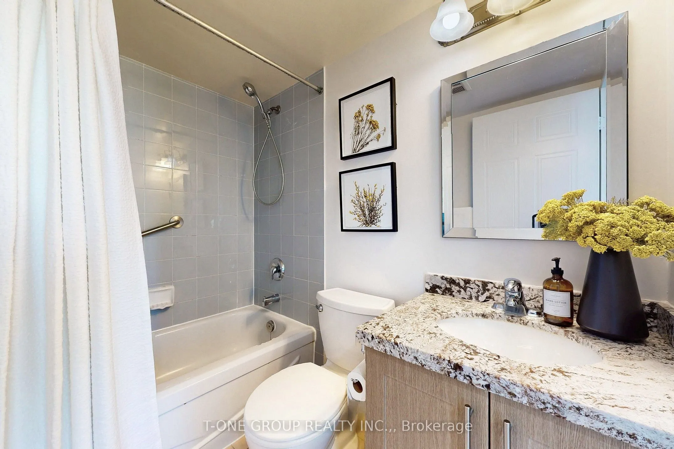2550 Lawrence Avenue E, #808
