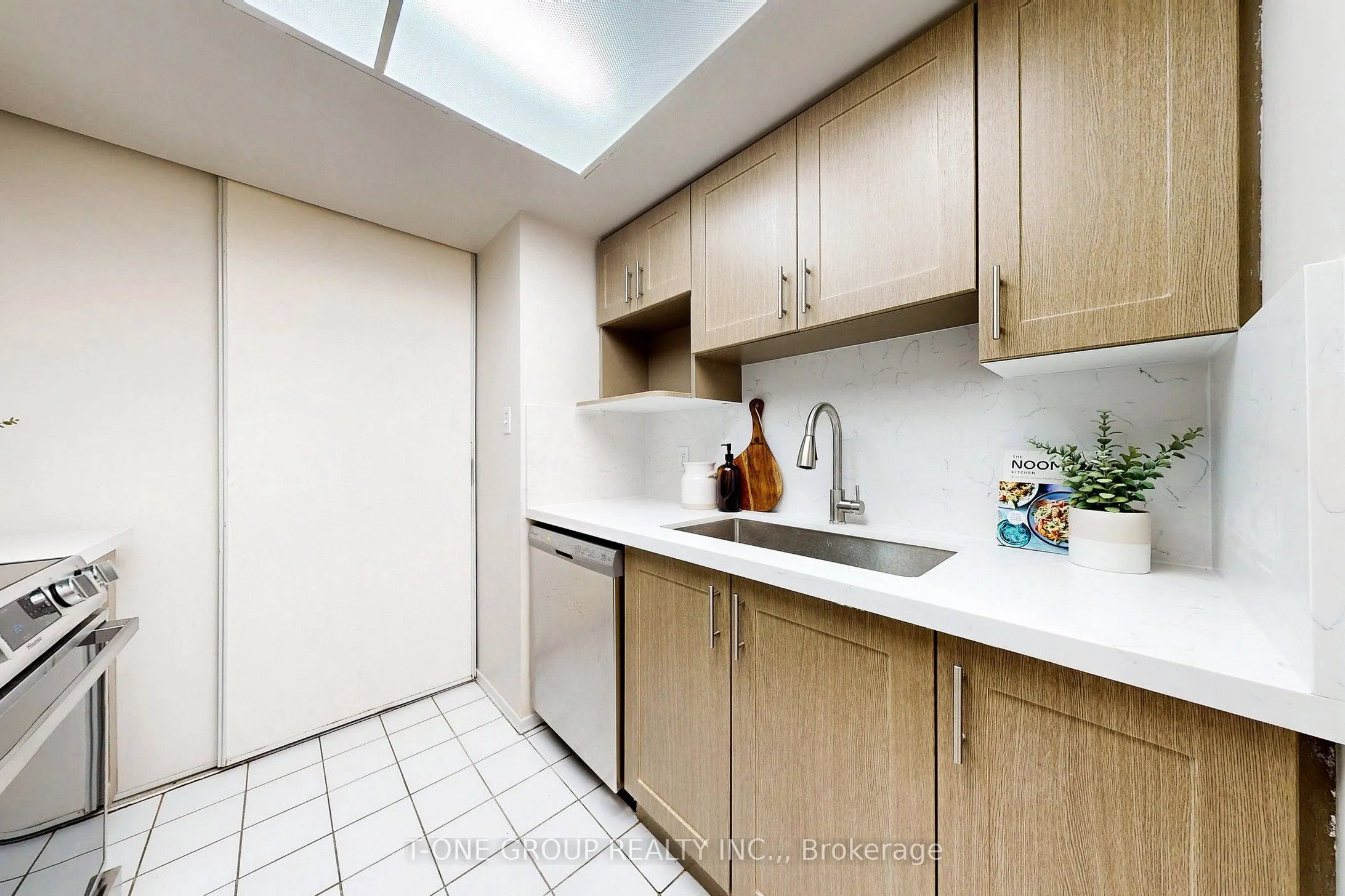 2550 Lawrence Avenue E, #808