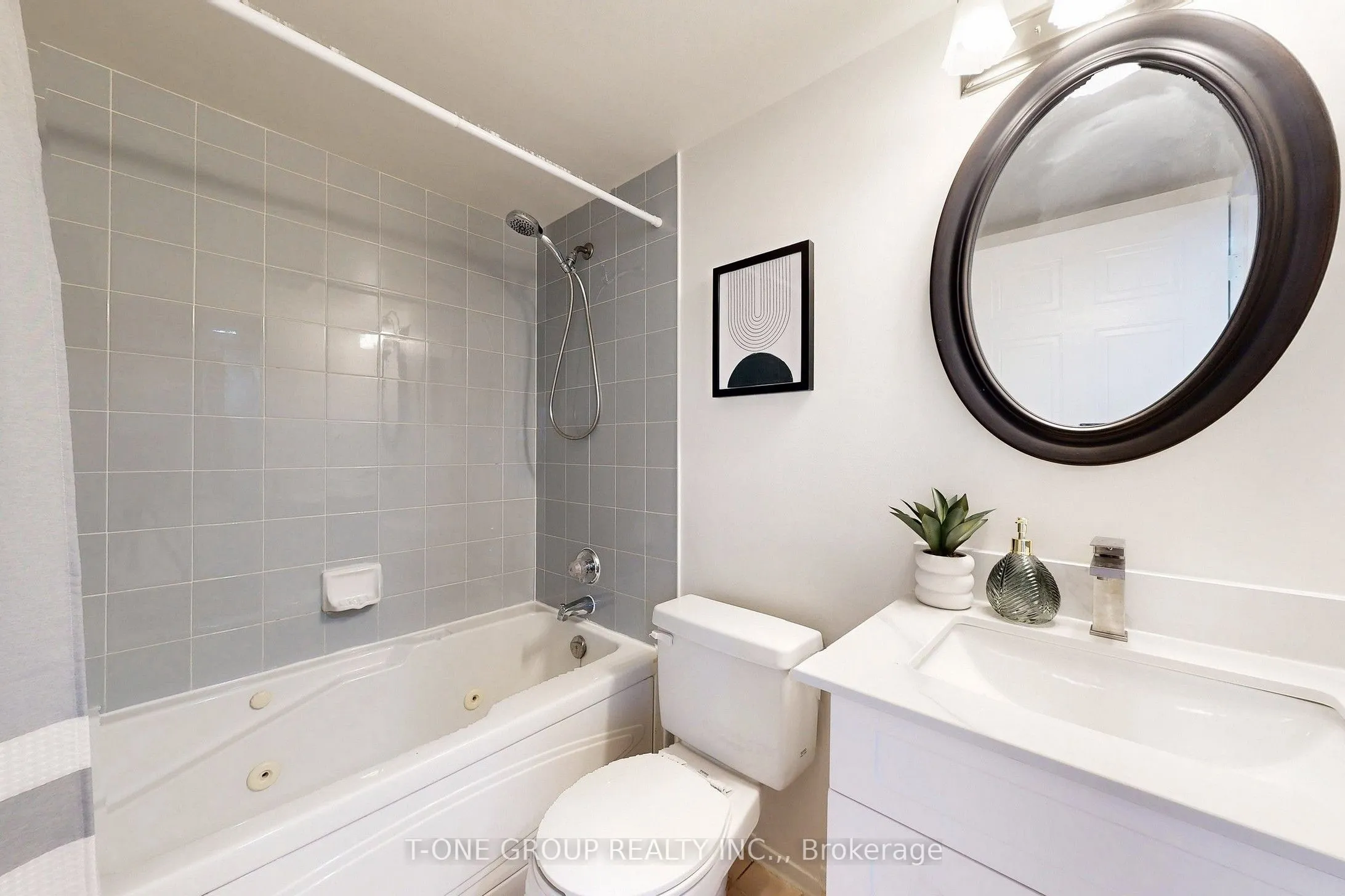 2550 Lawrence Avenue E, #808