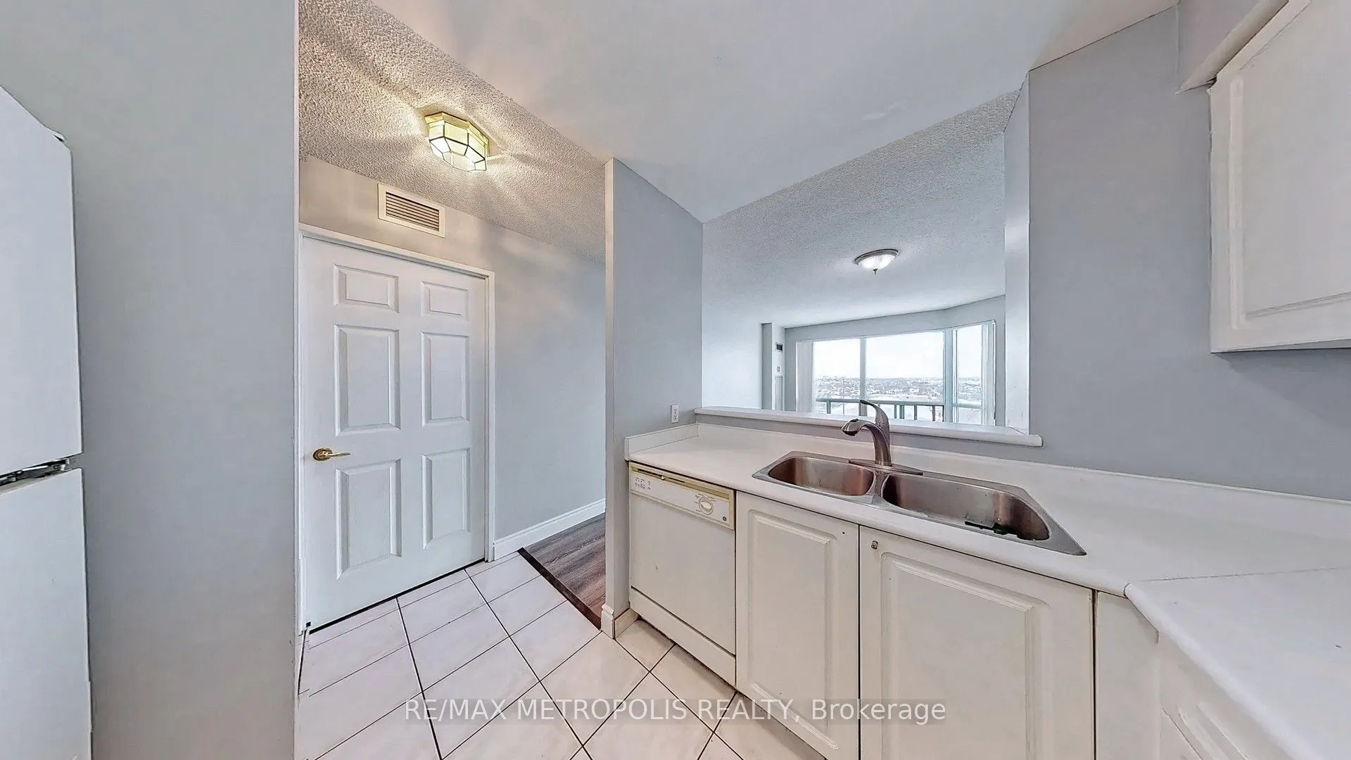 11 Lee Centre Drive, #1505
