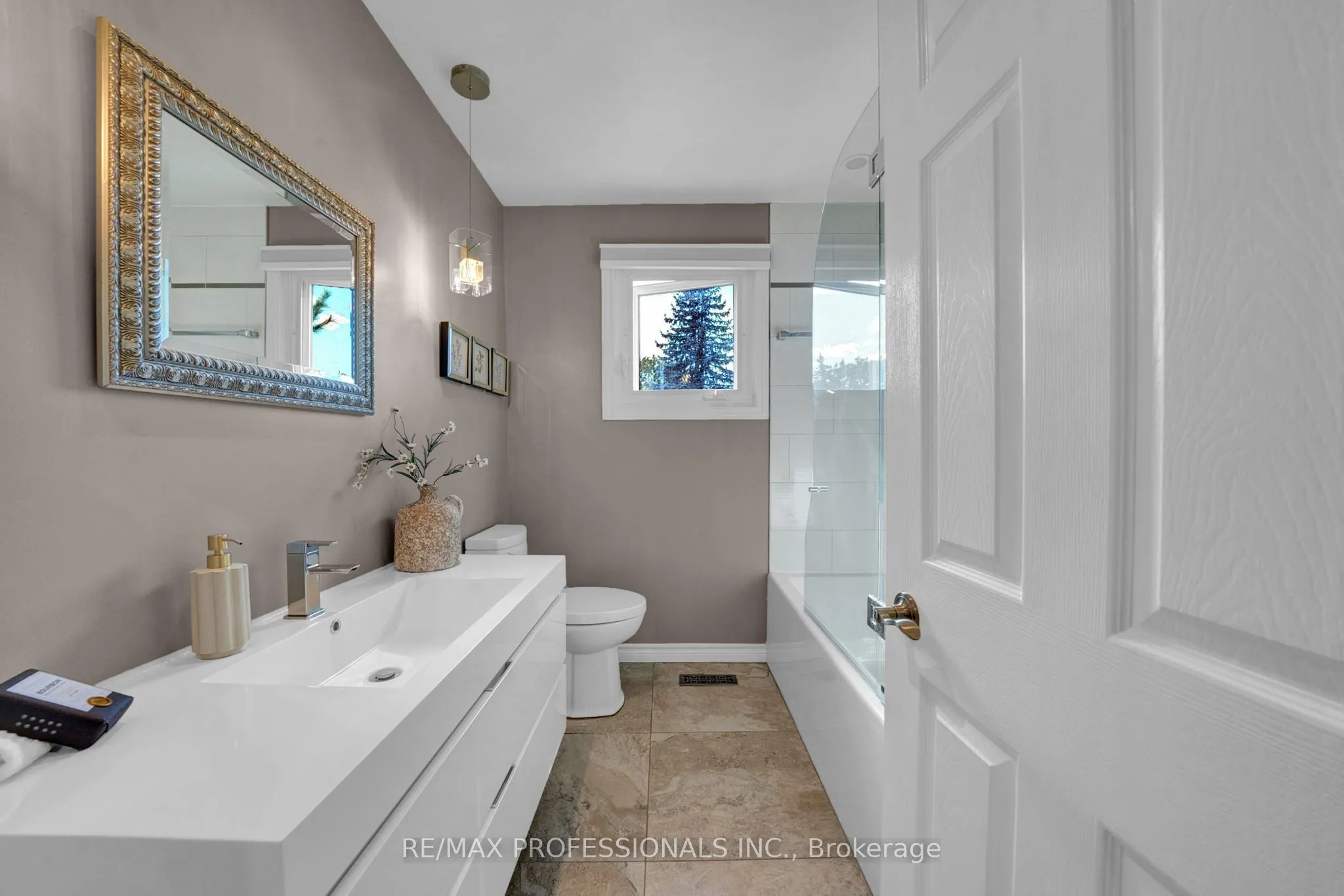 23 Sunicrest Boulevard