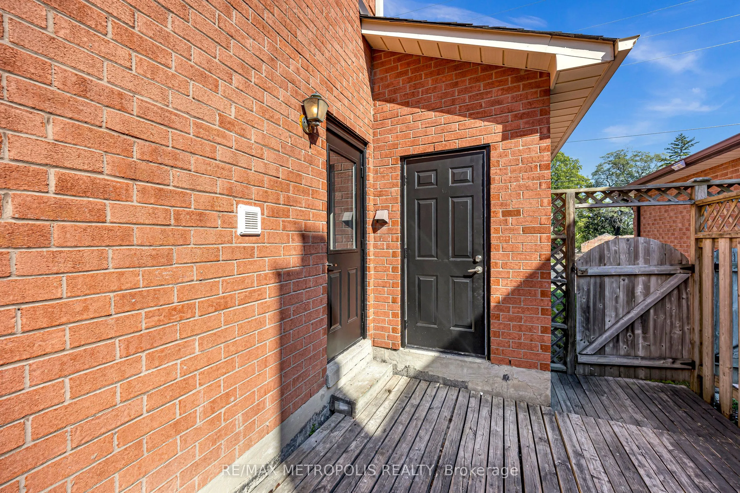296 Thornton Road N
