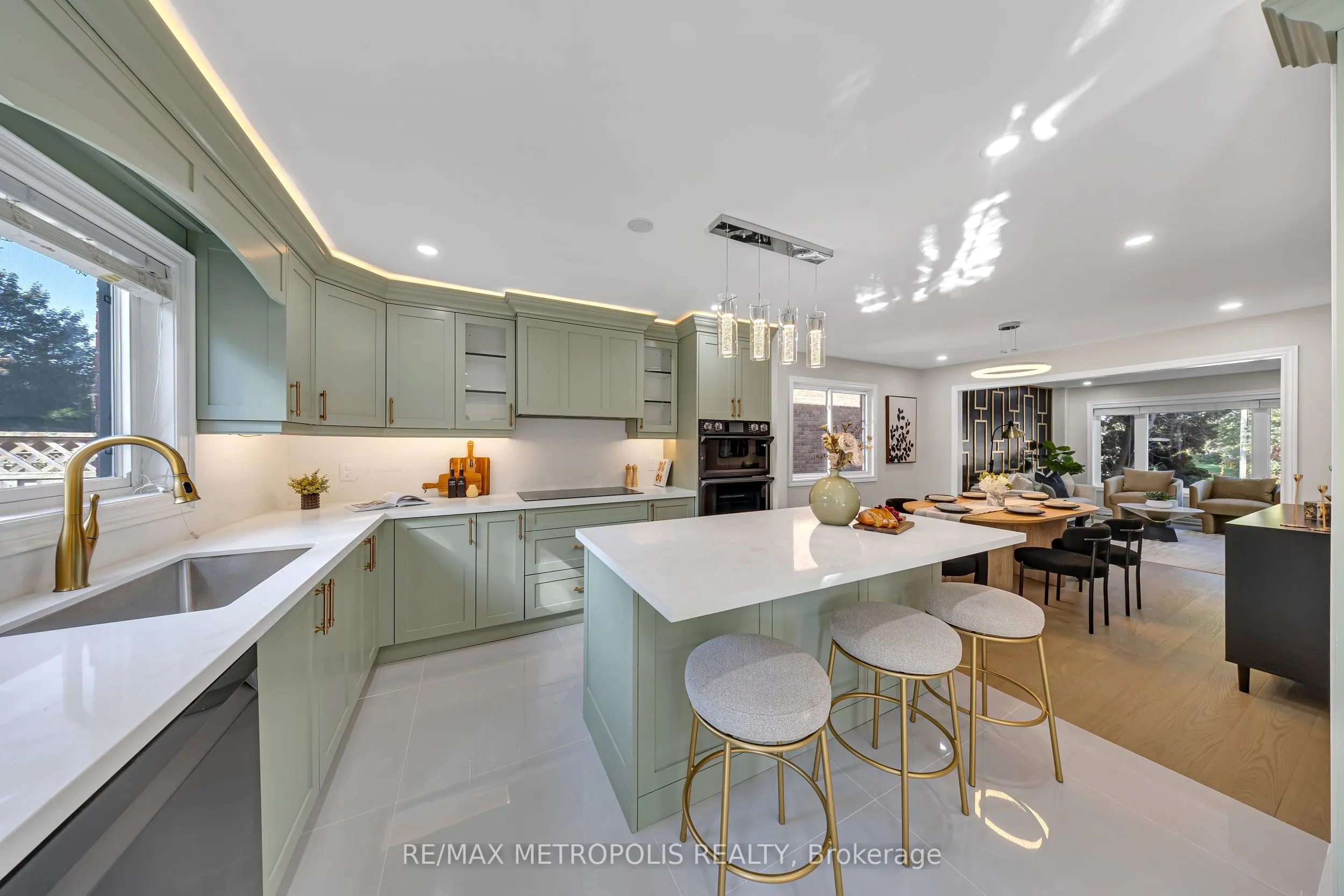 296 Thornton Road N
