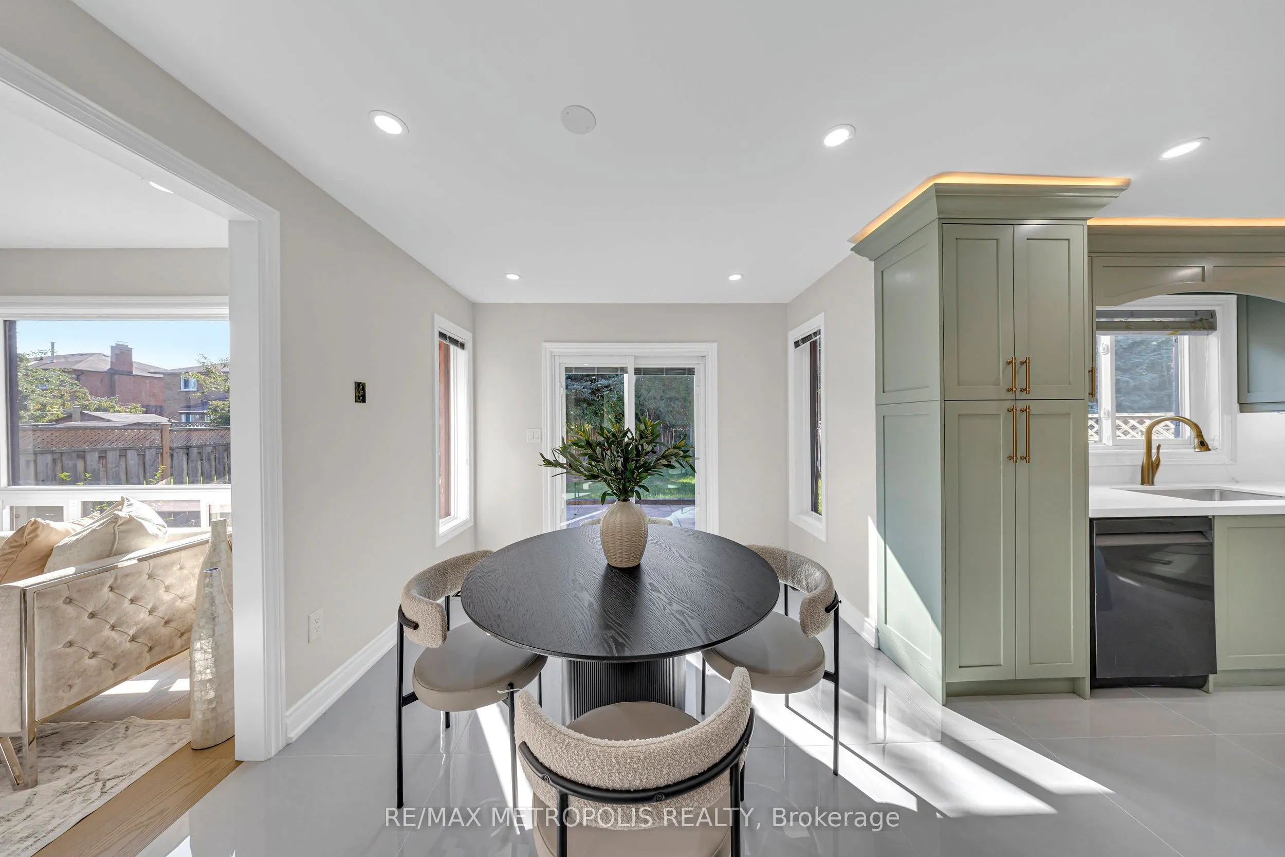 296 Thornton Road N