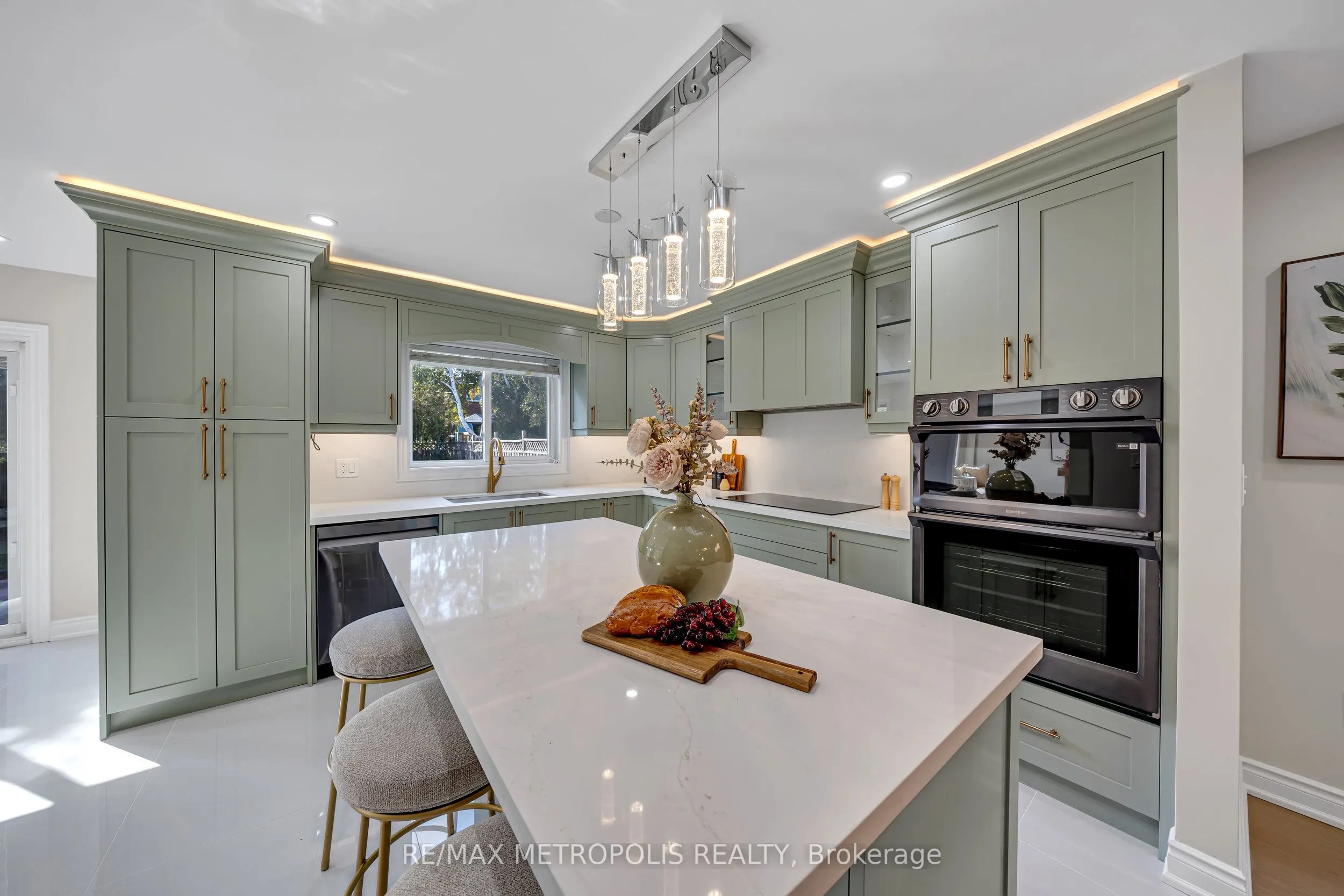 296 Thornton Road N
