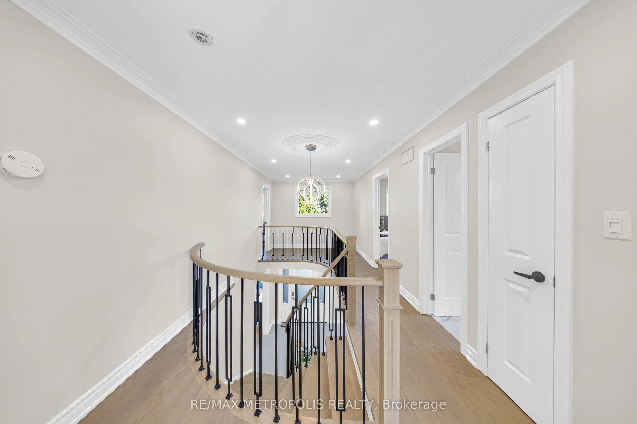 296 Thornton Road N