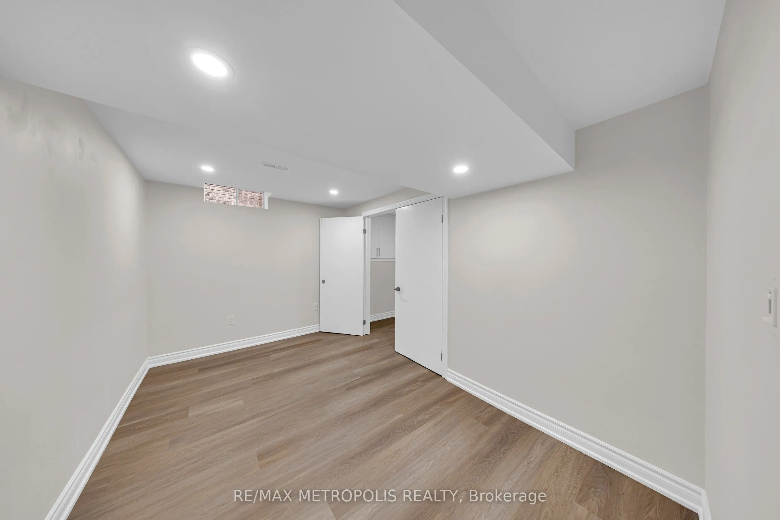 296 Thornton Road N