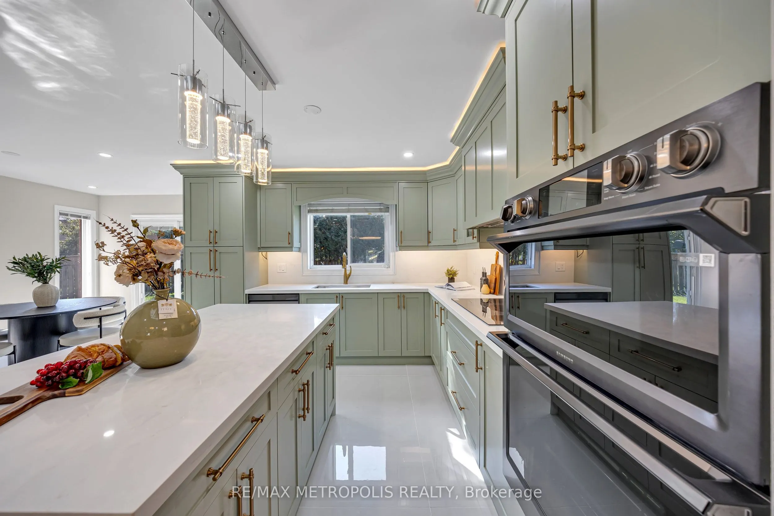 296 Thornton Road N