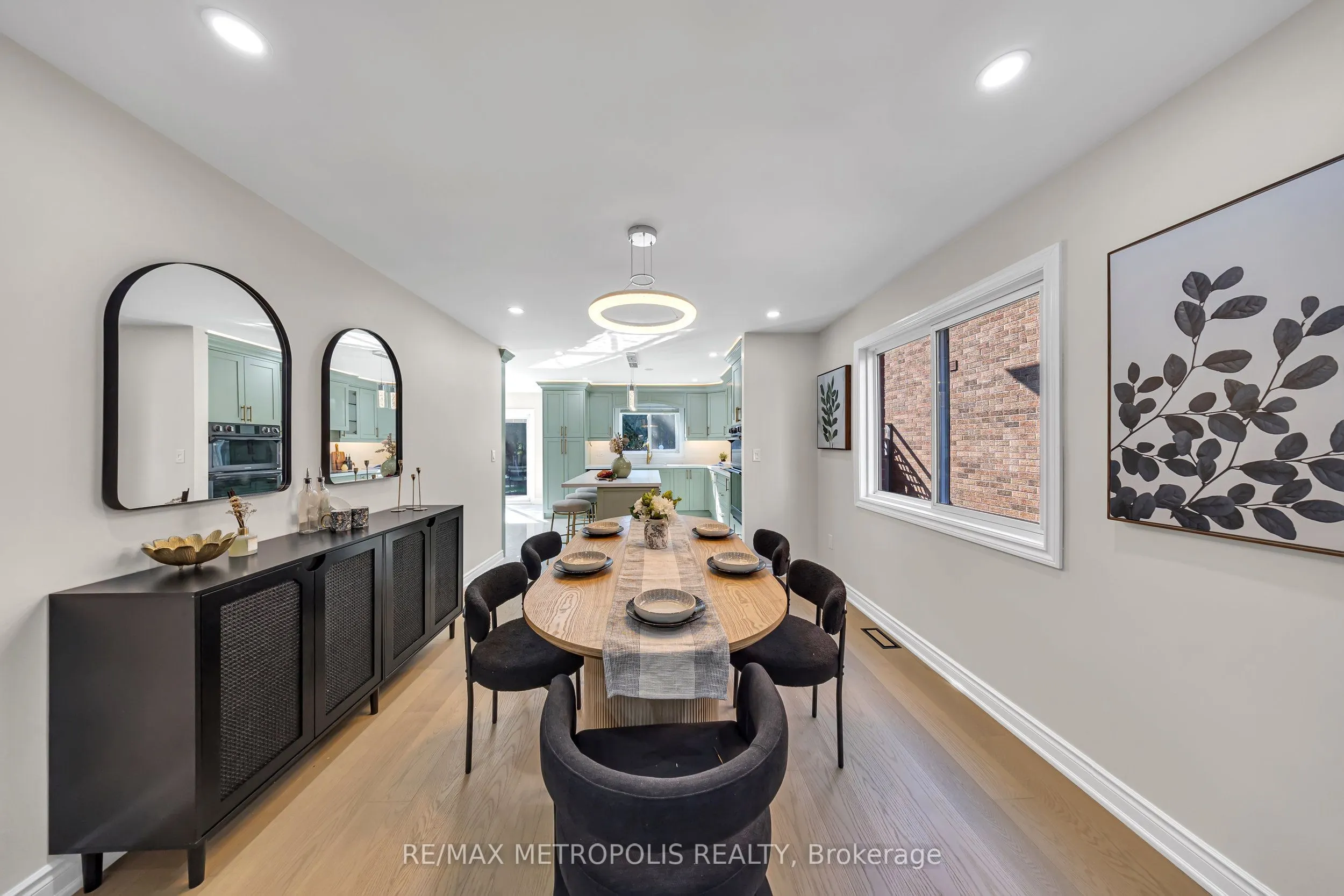 296 Thornton Road N