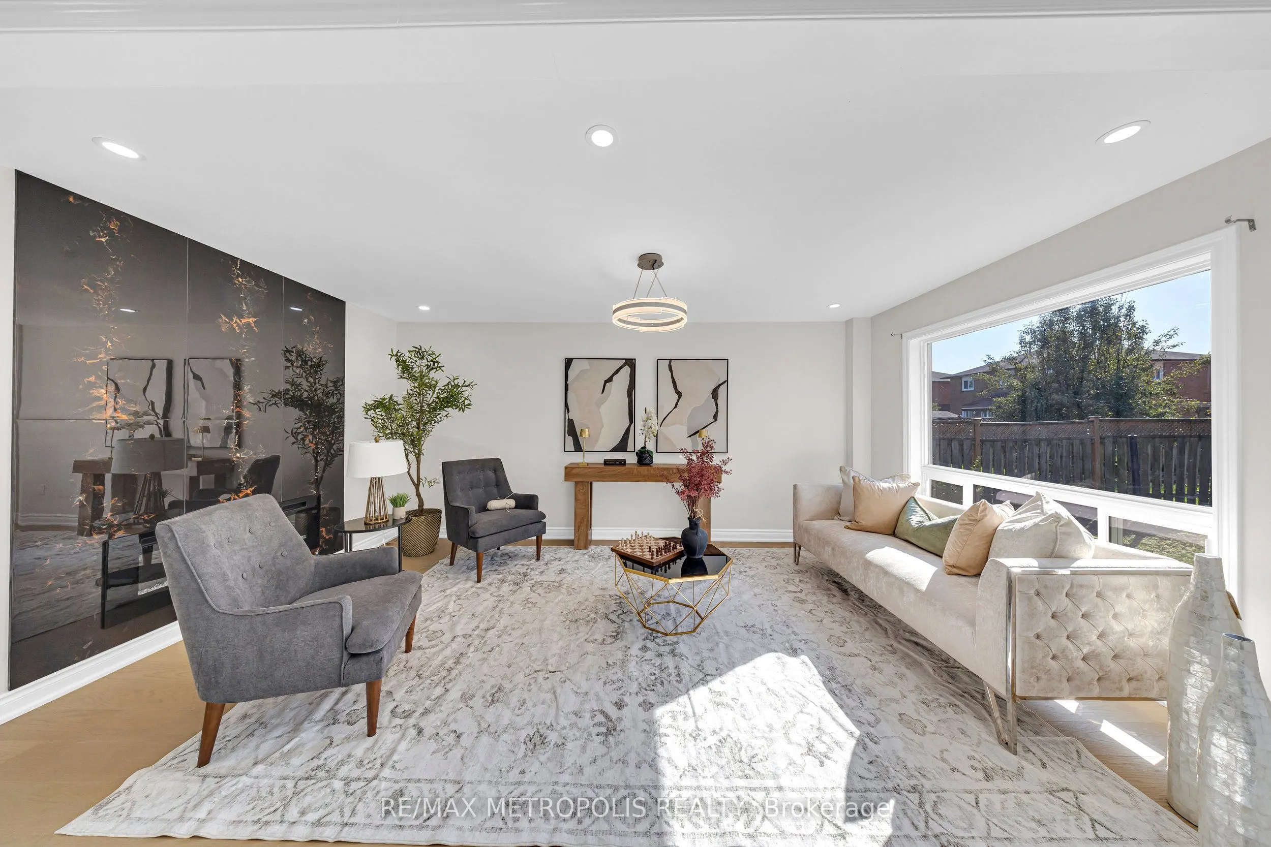 296 Thornton Road N