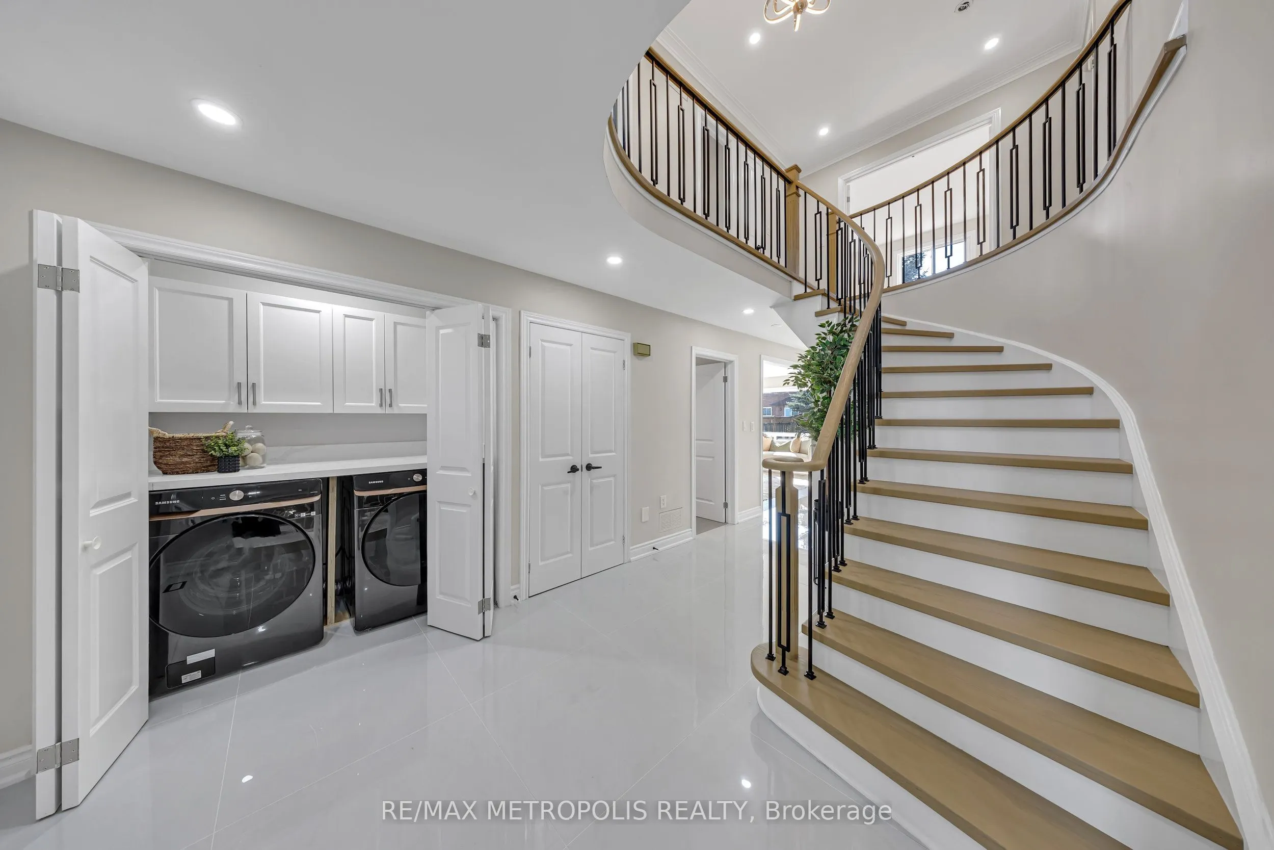 296 Thornton Road N