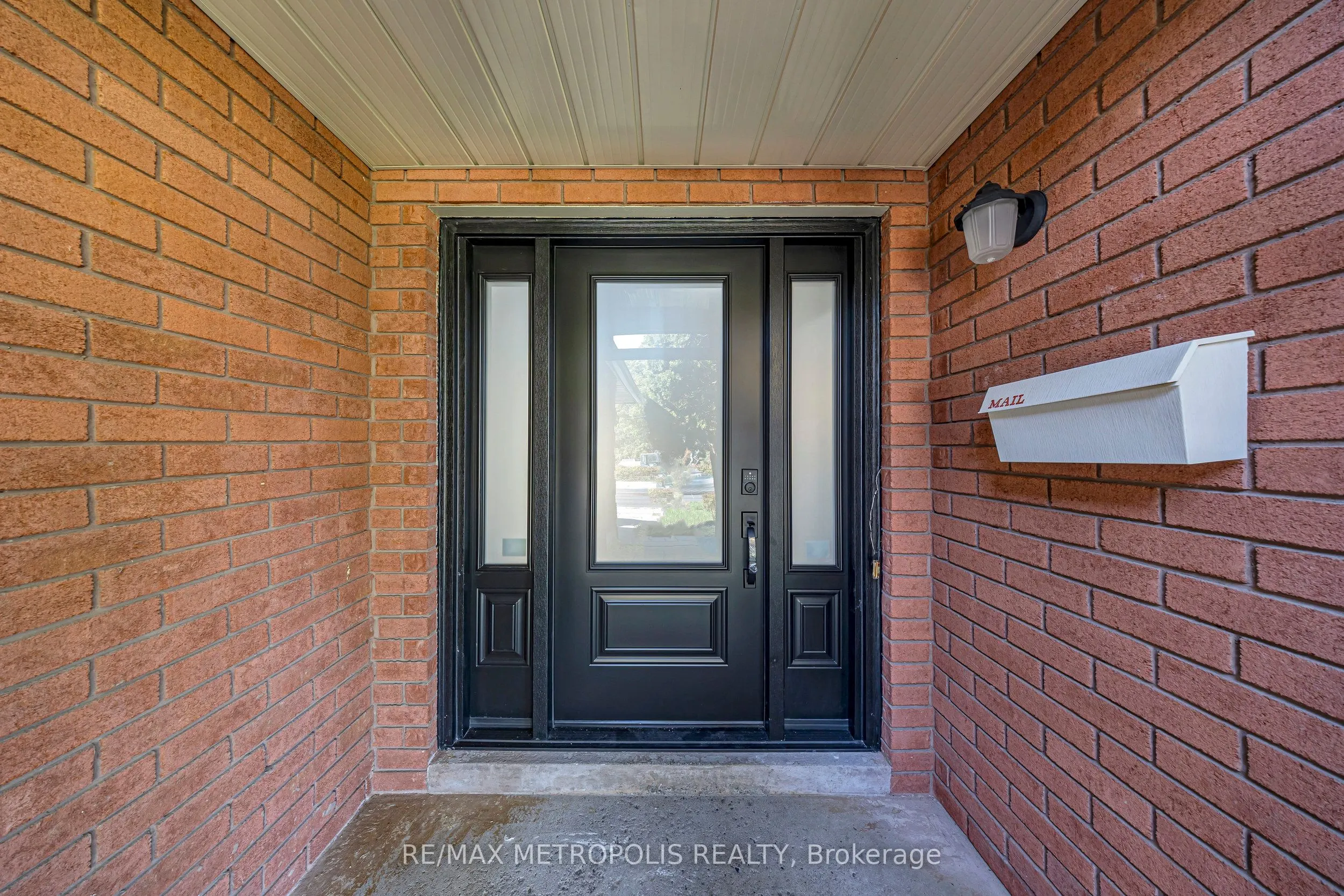 296 Thornton Road N