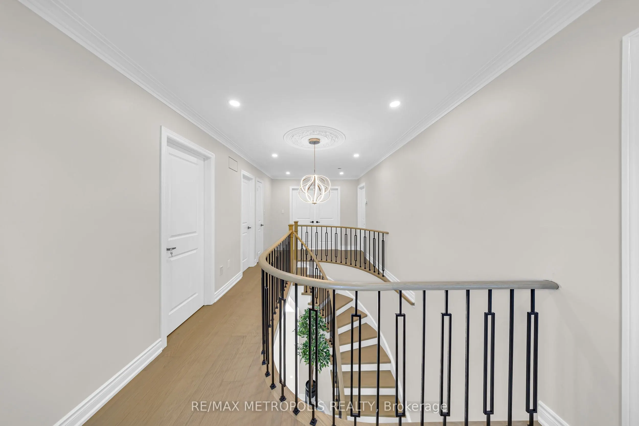 296 Thornton Road N