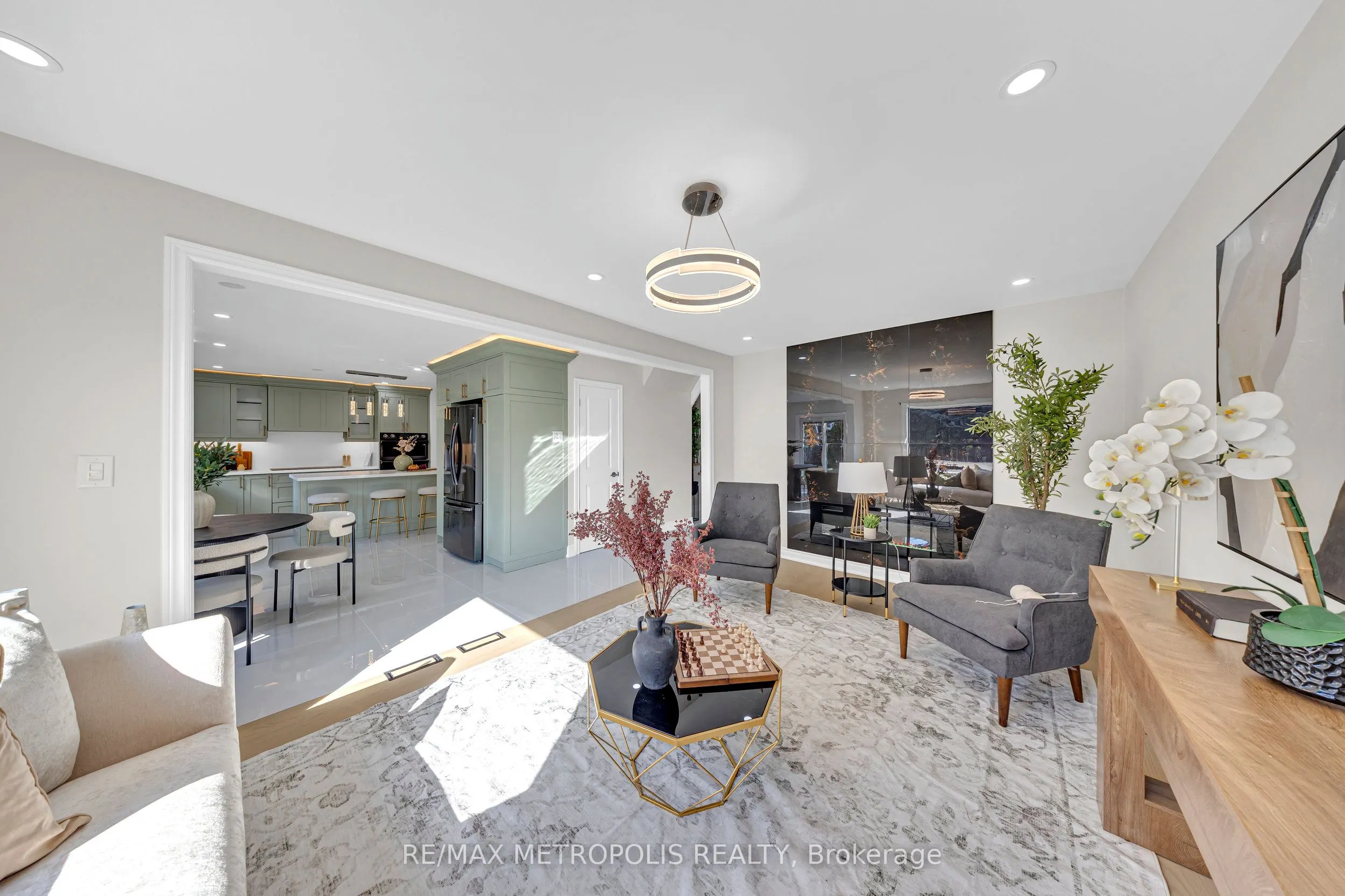 296 Thornton Road N