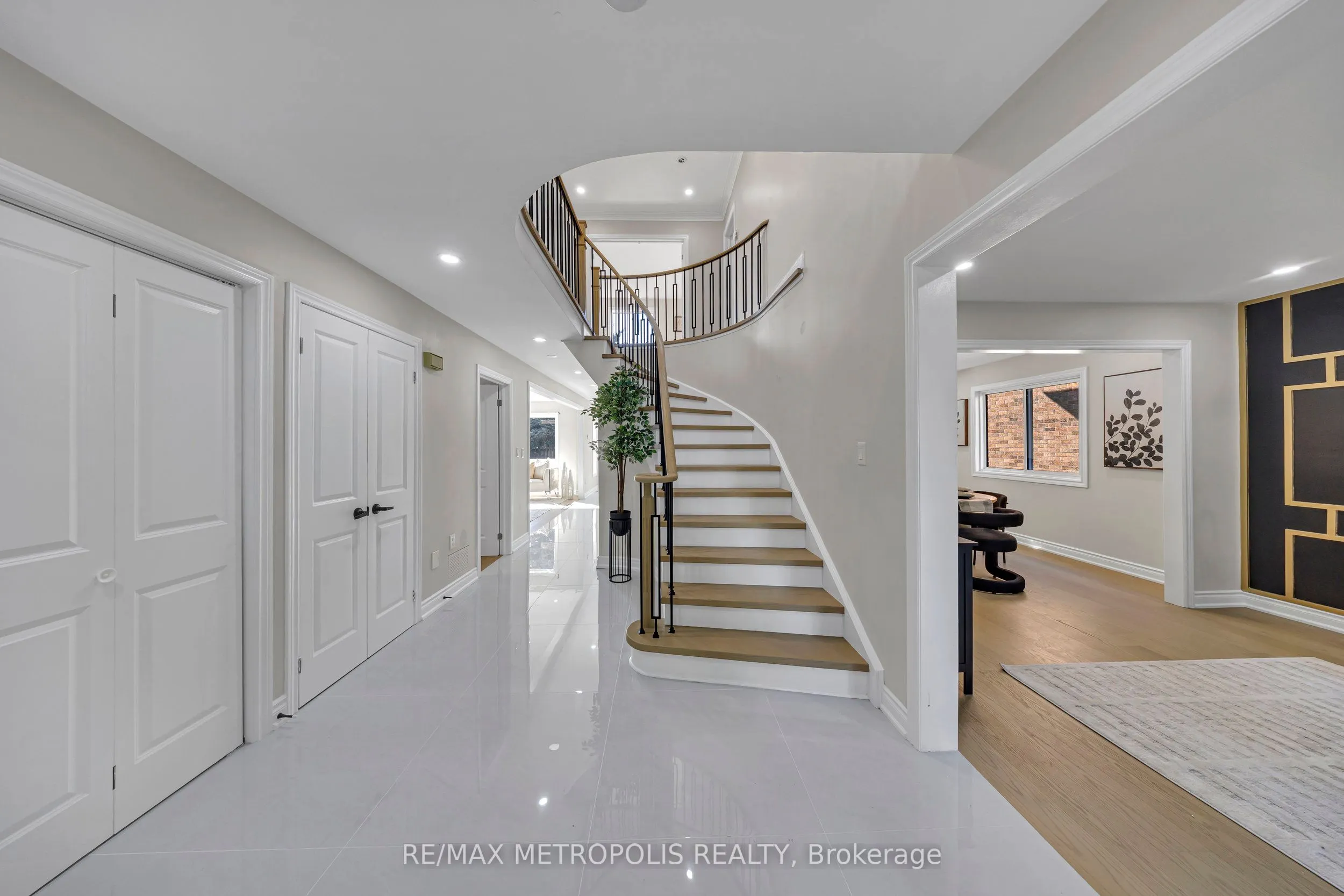 296 Thornton Road N