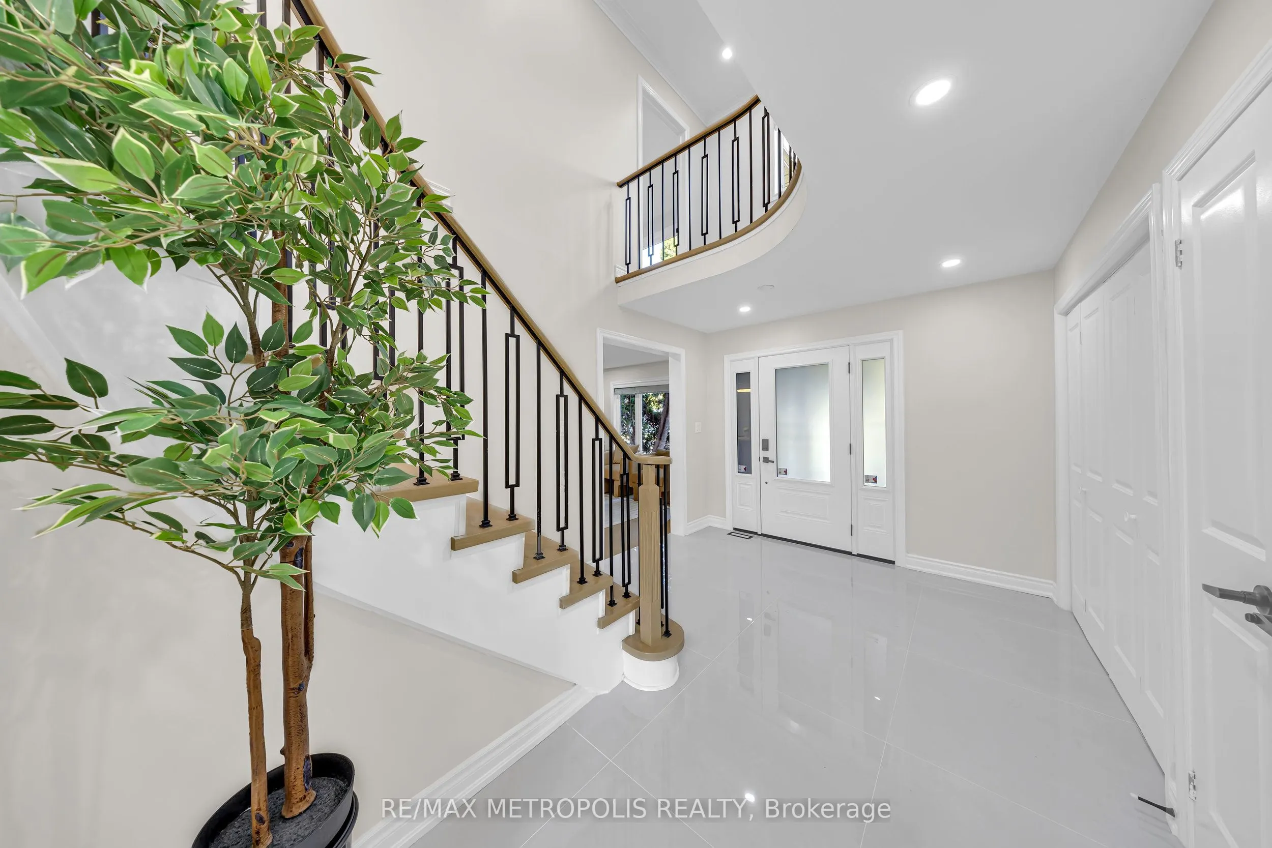 296 Thornton Road N