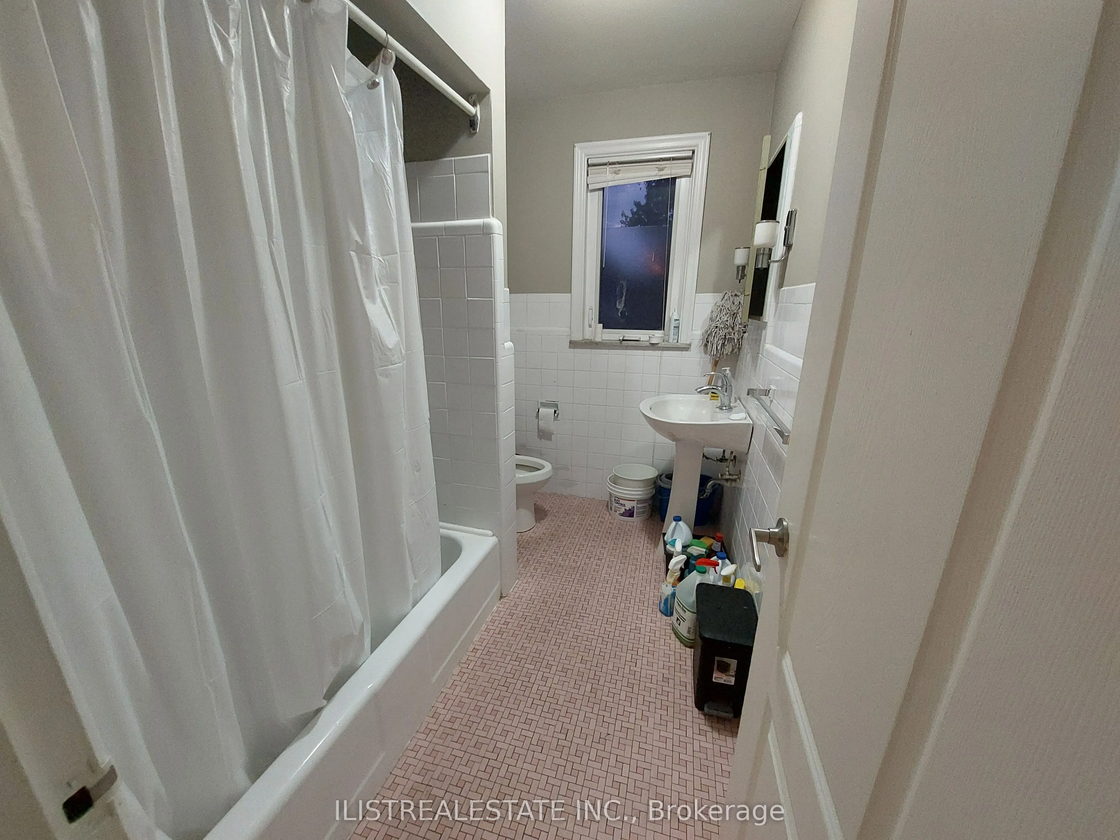 48 Lozoway Drive, #Main and Upper