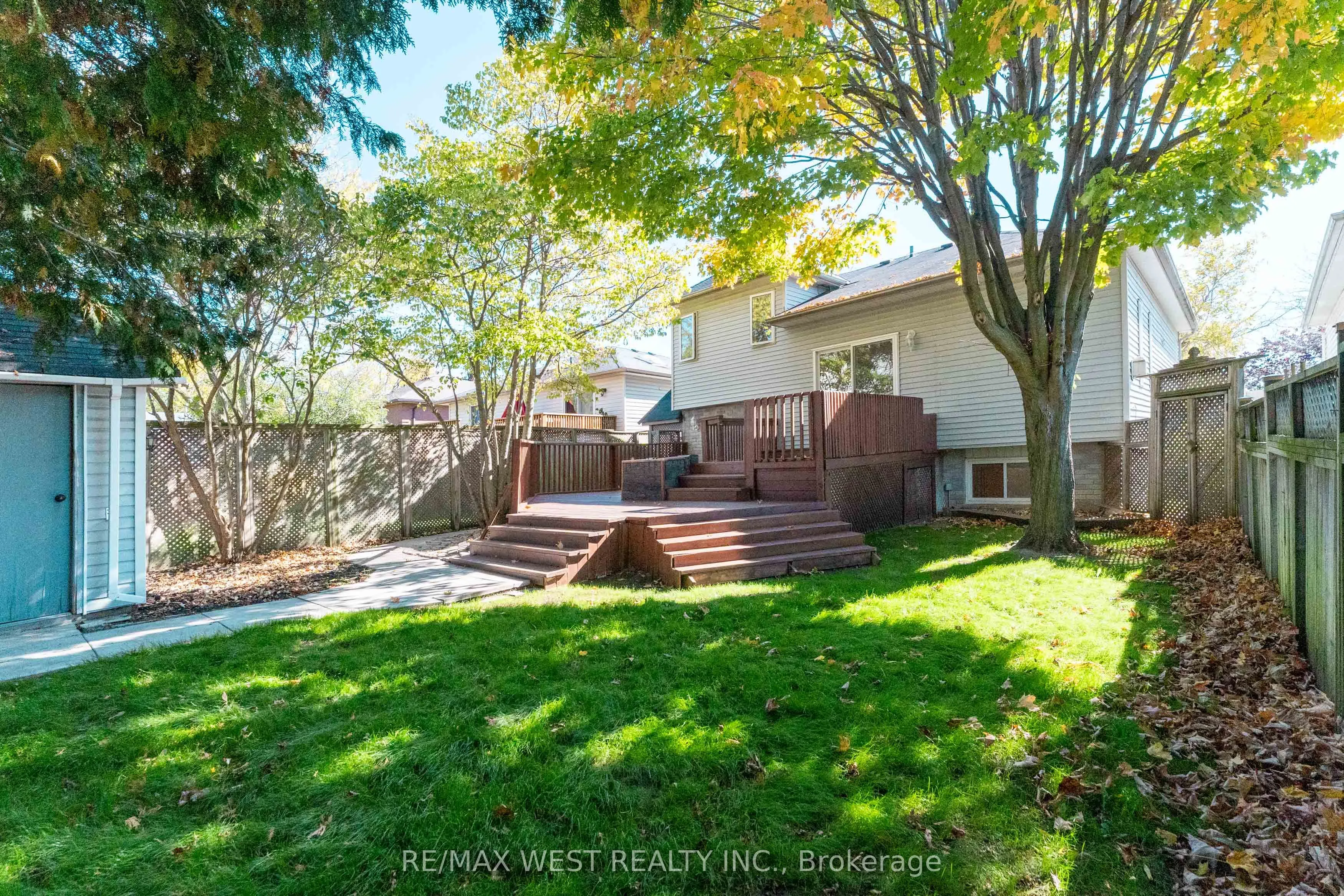 852 Beatrice Street E