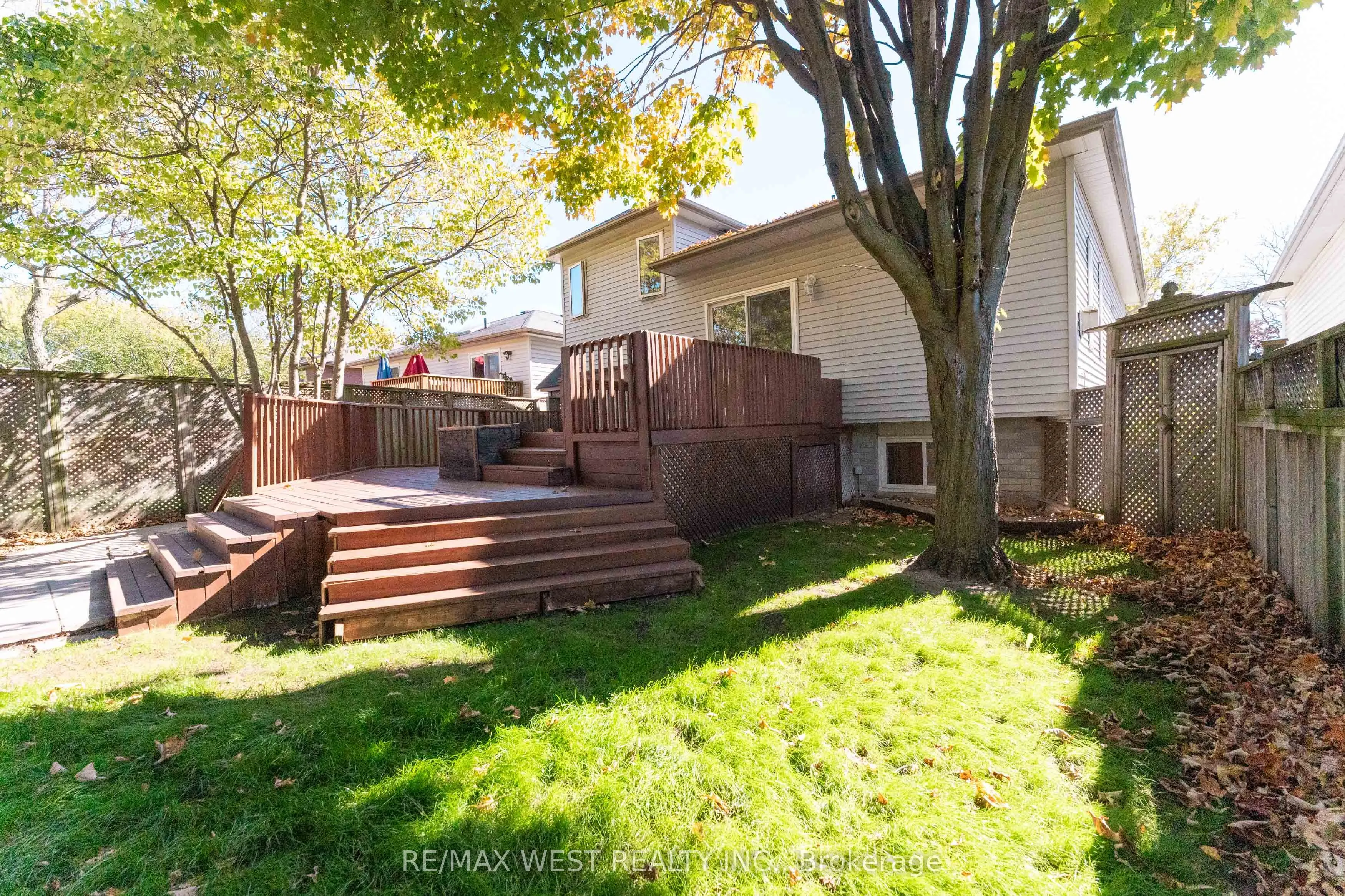 852 Beatrice Street E