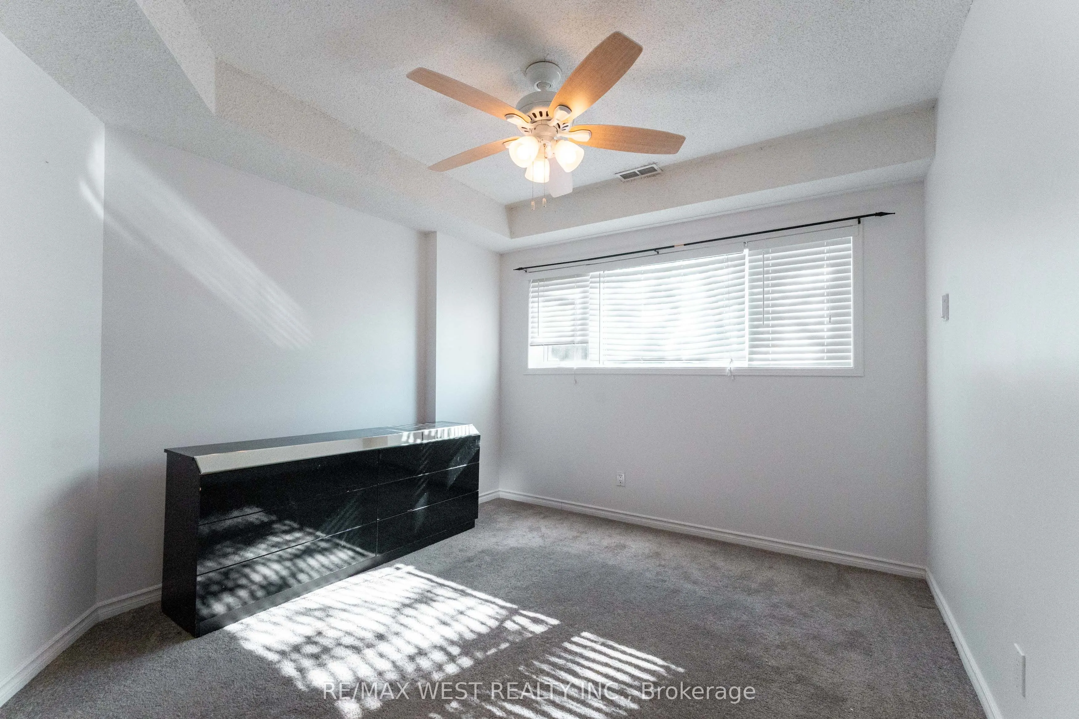 852 Beatrice Street E