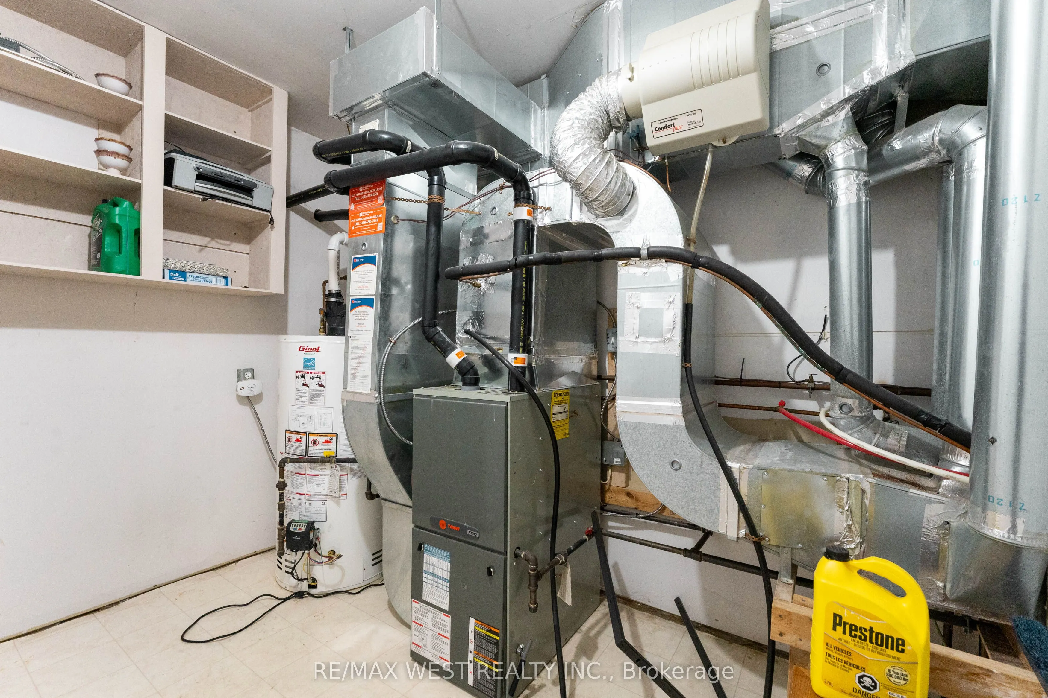 852 Beatrice Street E