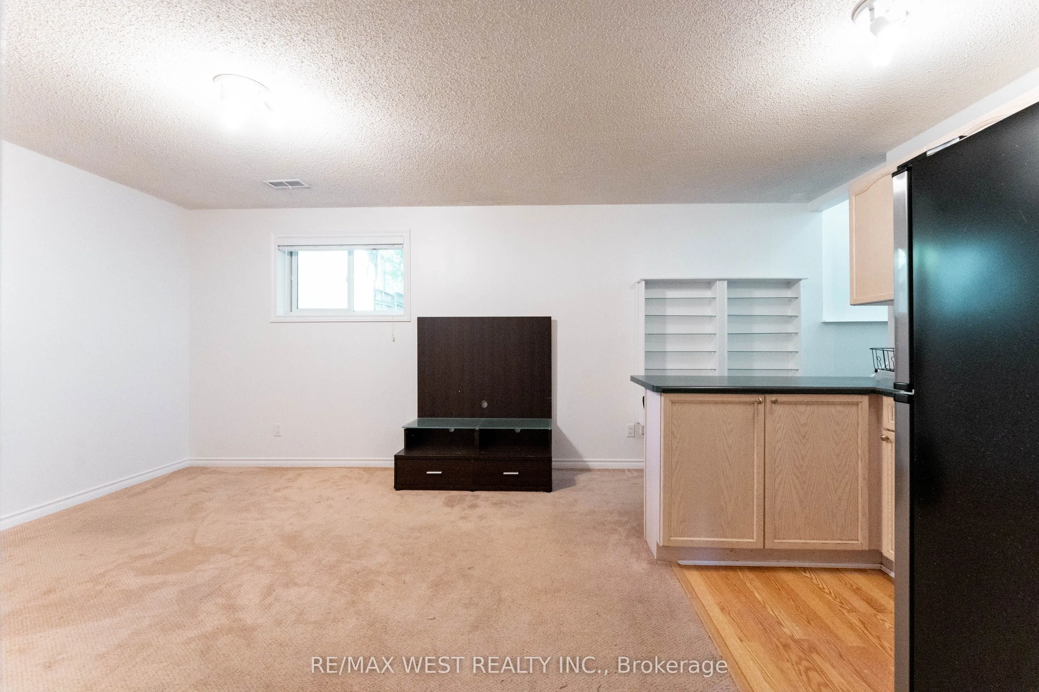 852 Beatrice Street E