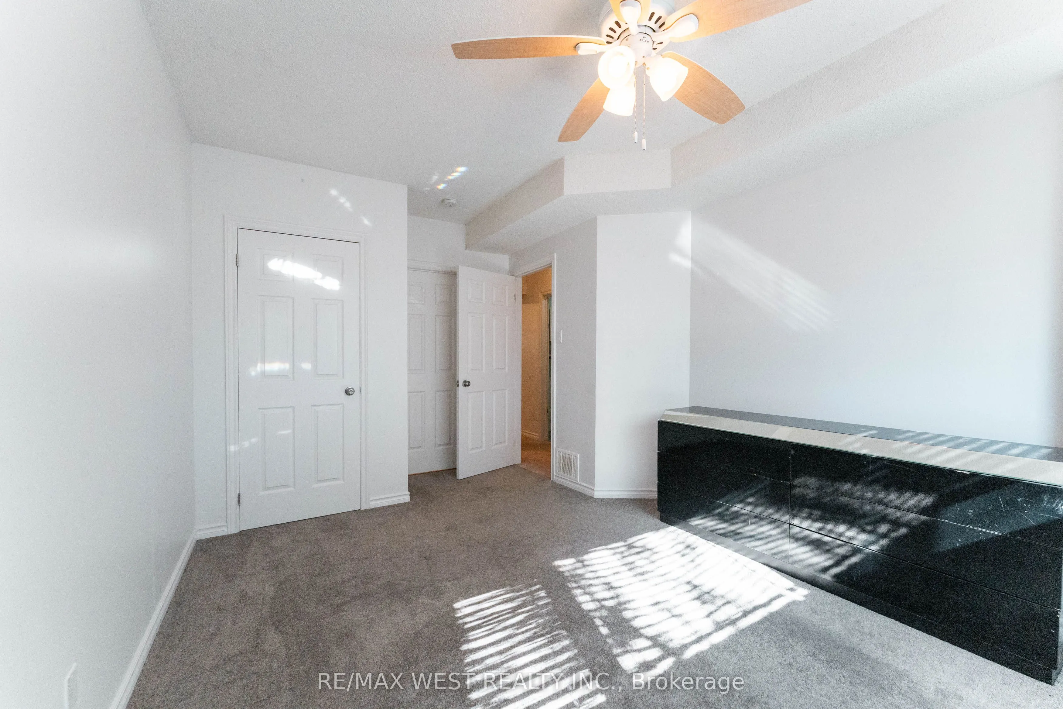 852 Beatrice Street E