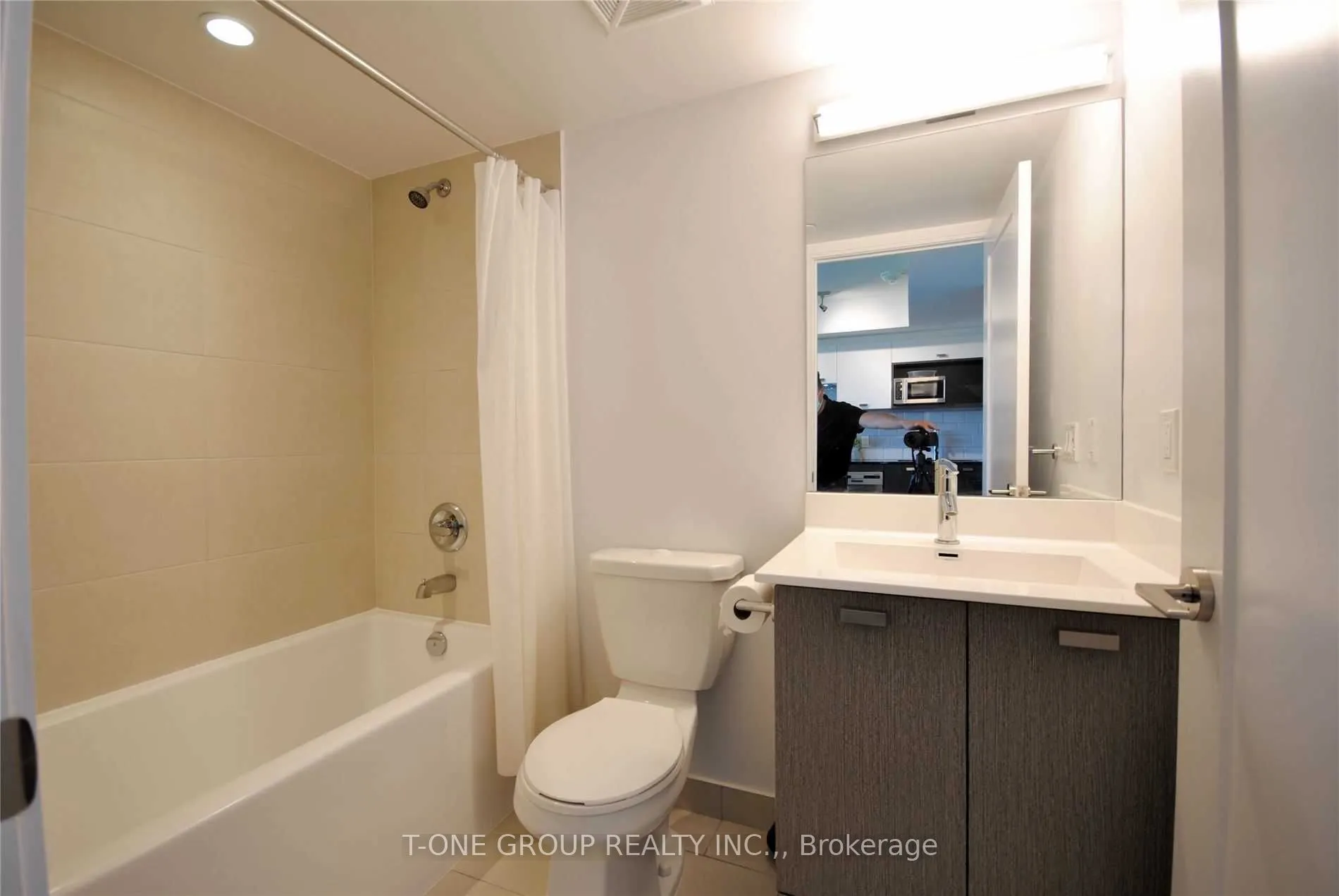 275 Village Green Square, #1221