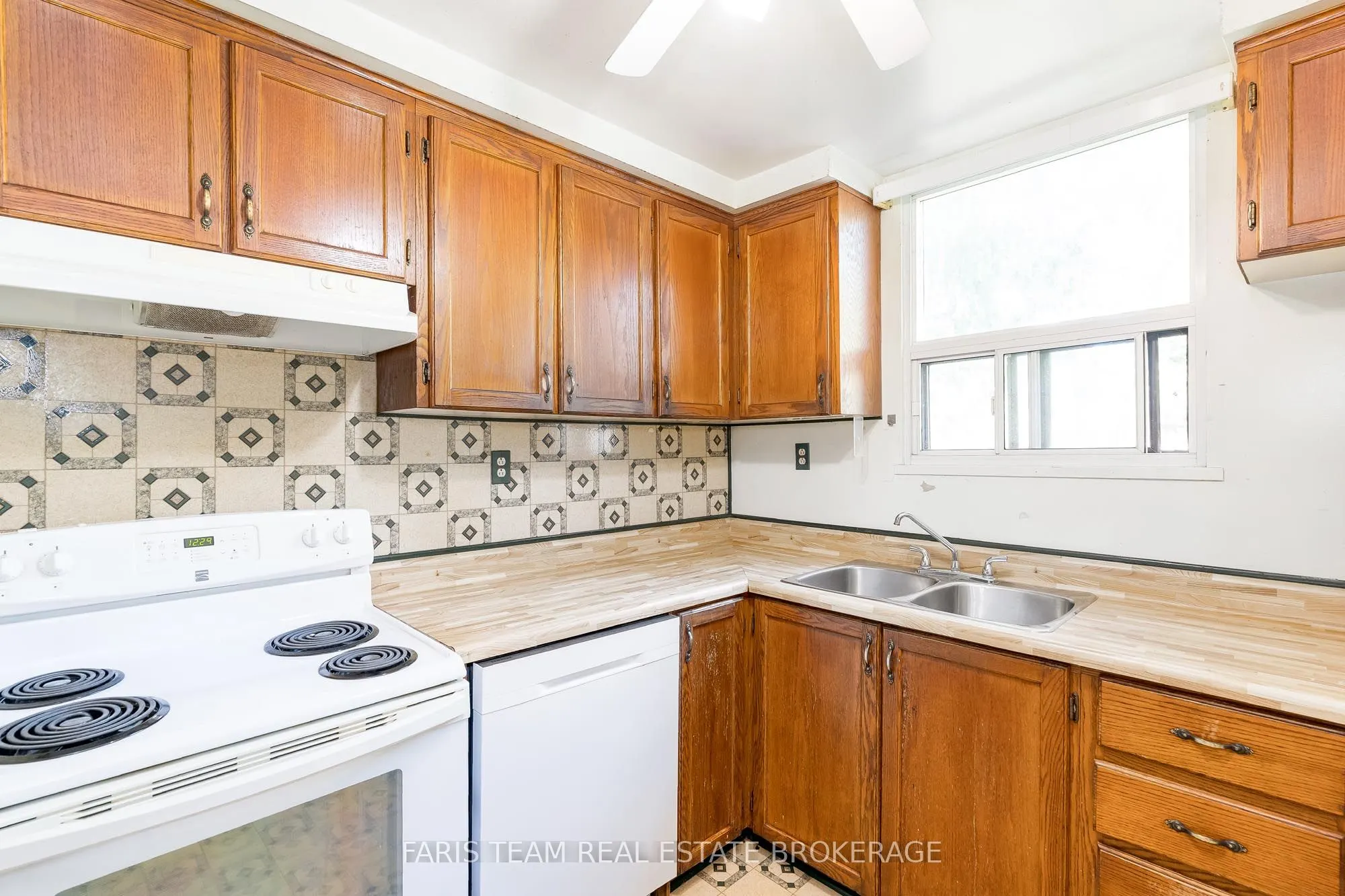 26 Queensdale Avenue