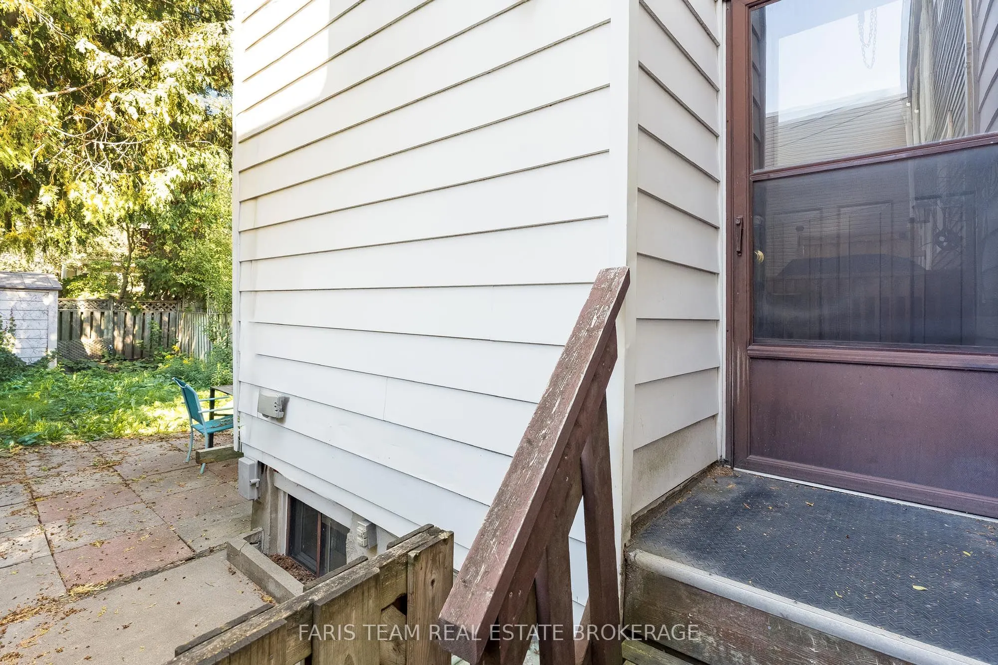 26 Queensdale Avenue