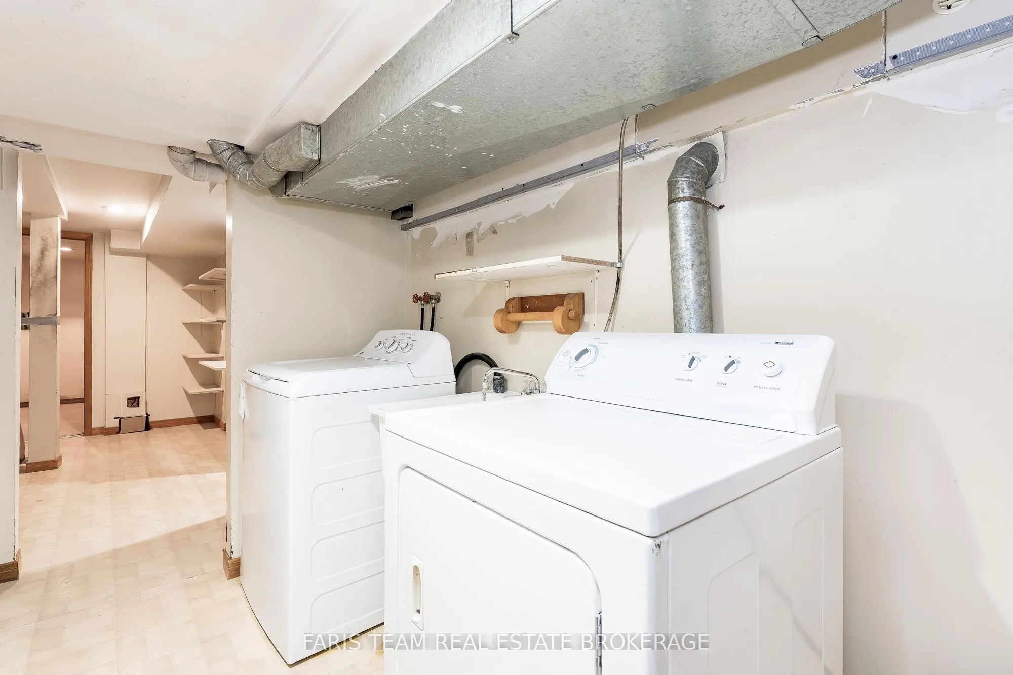 26 Queensdale Avenue