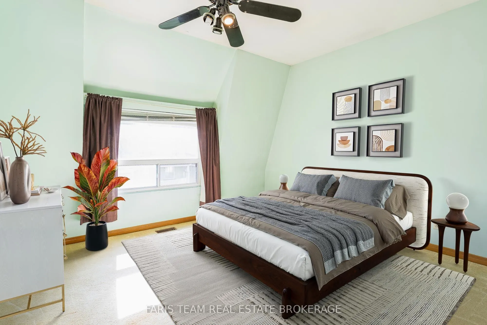26 Queensdale Avenue