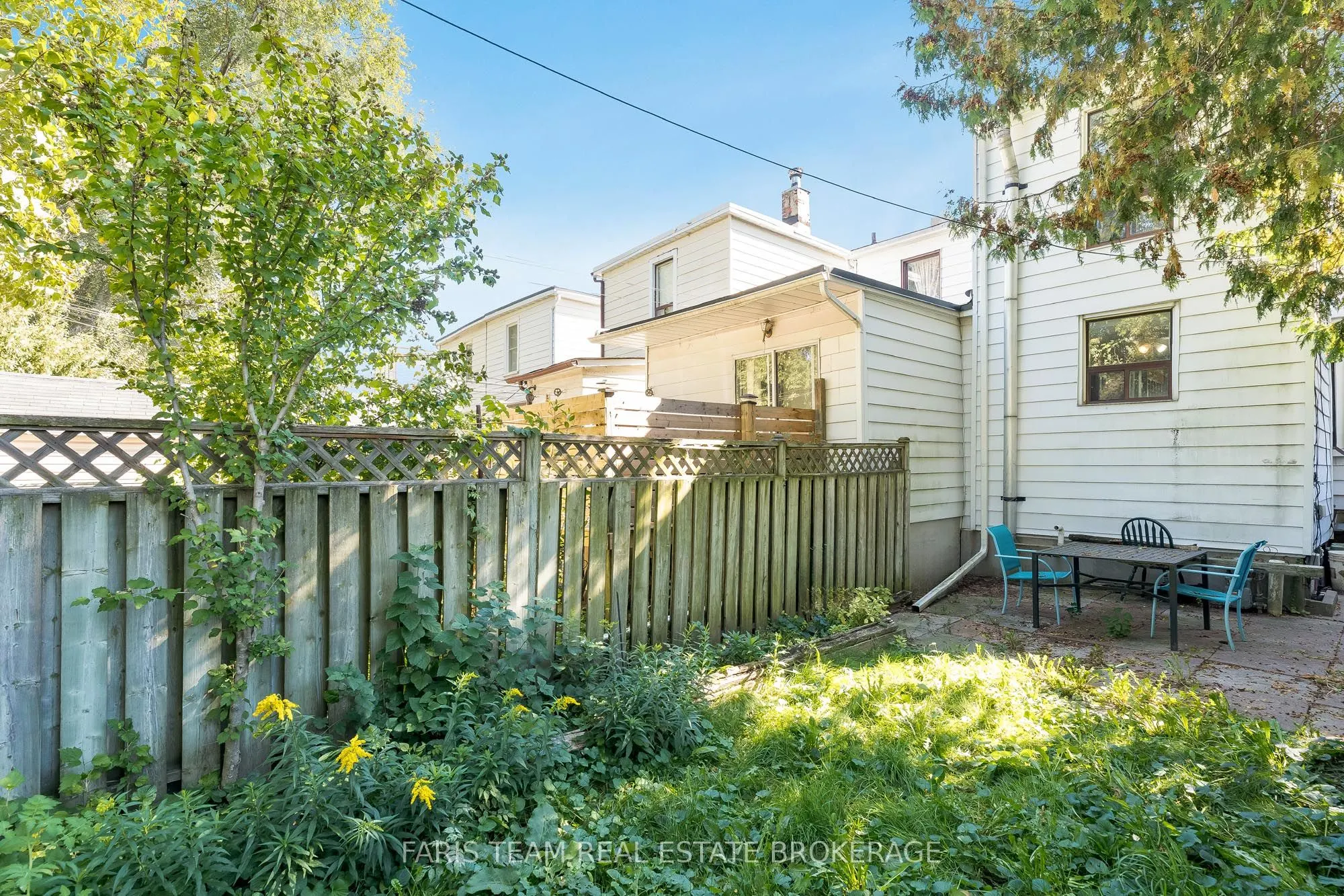 26 Queensdale Avenue