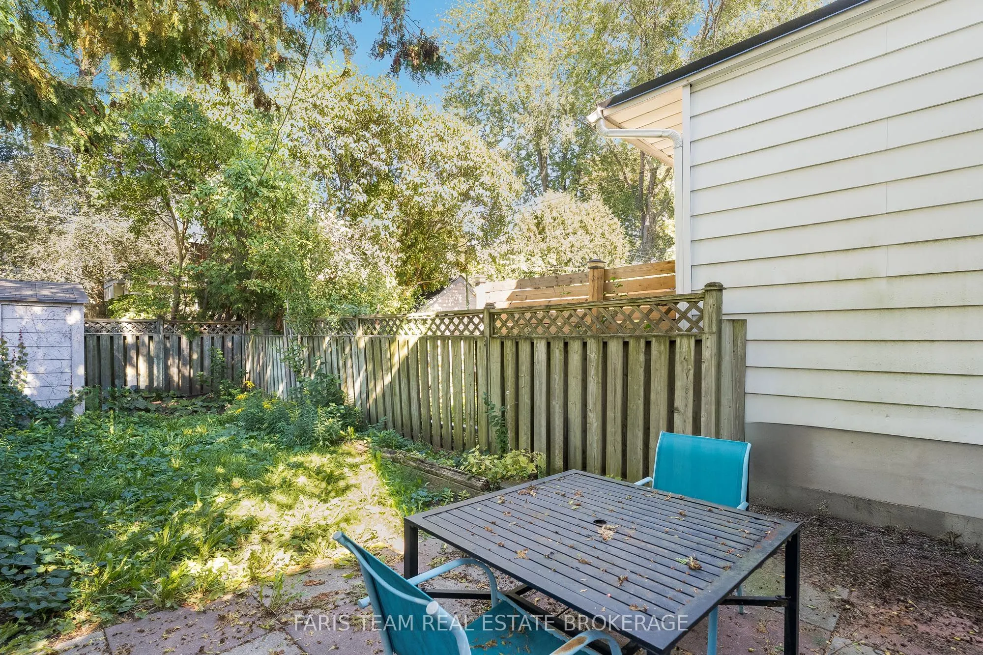 26 Queensdale Avenue