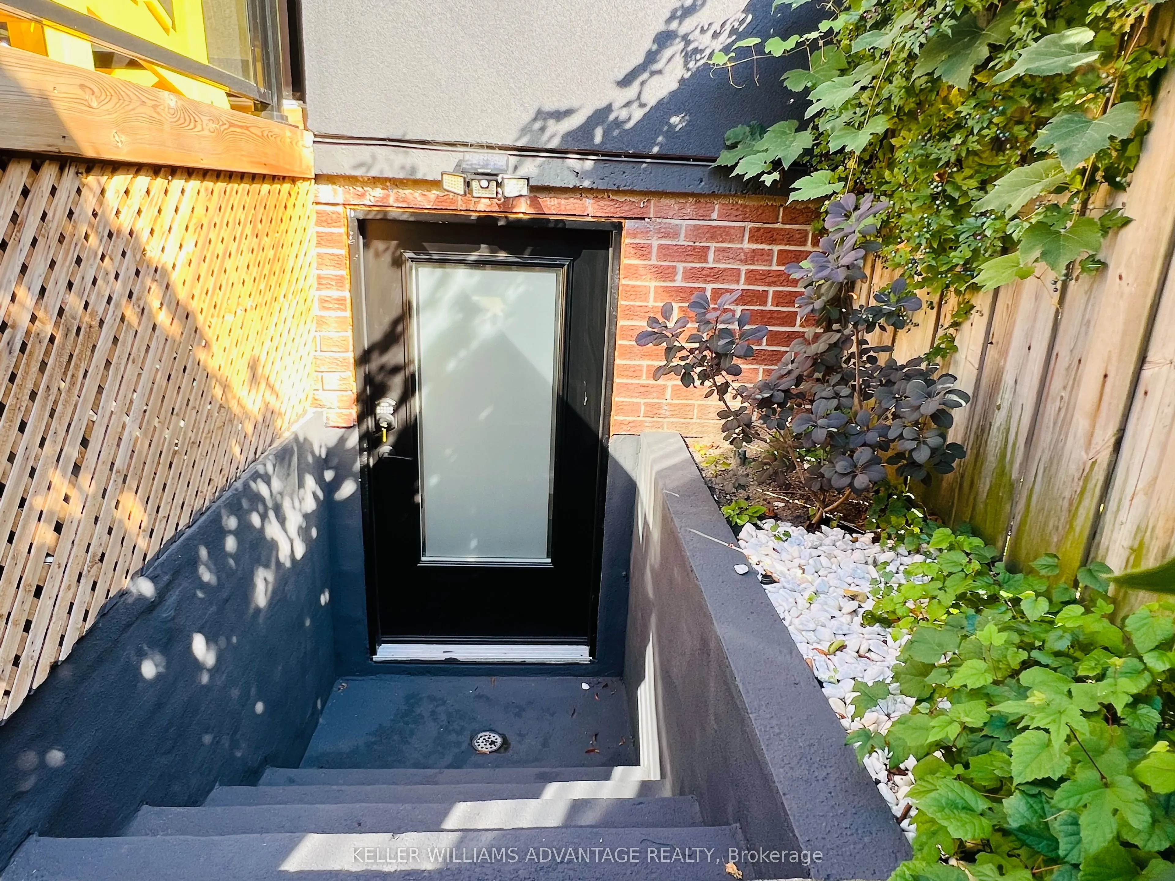 12 KIMBERLEY Avenue W, #UNIT B