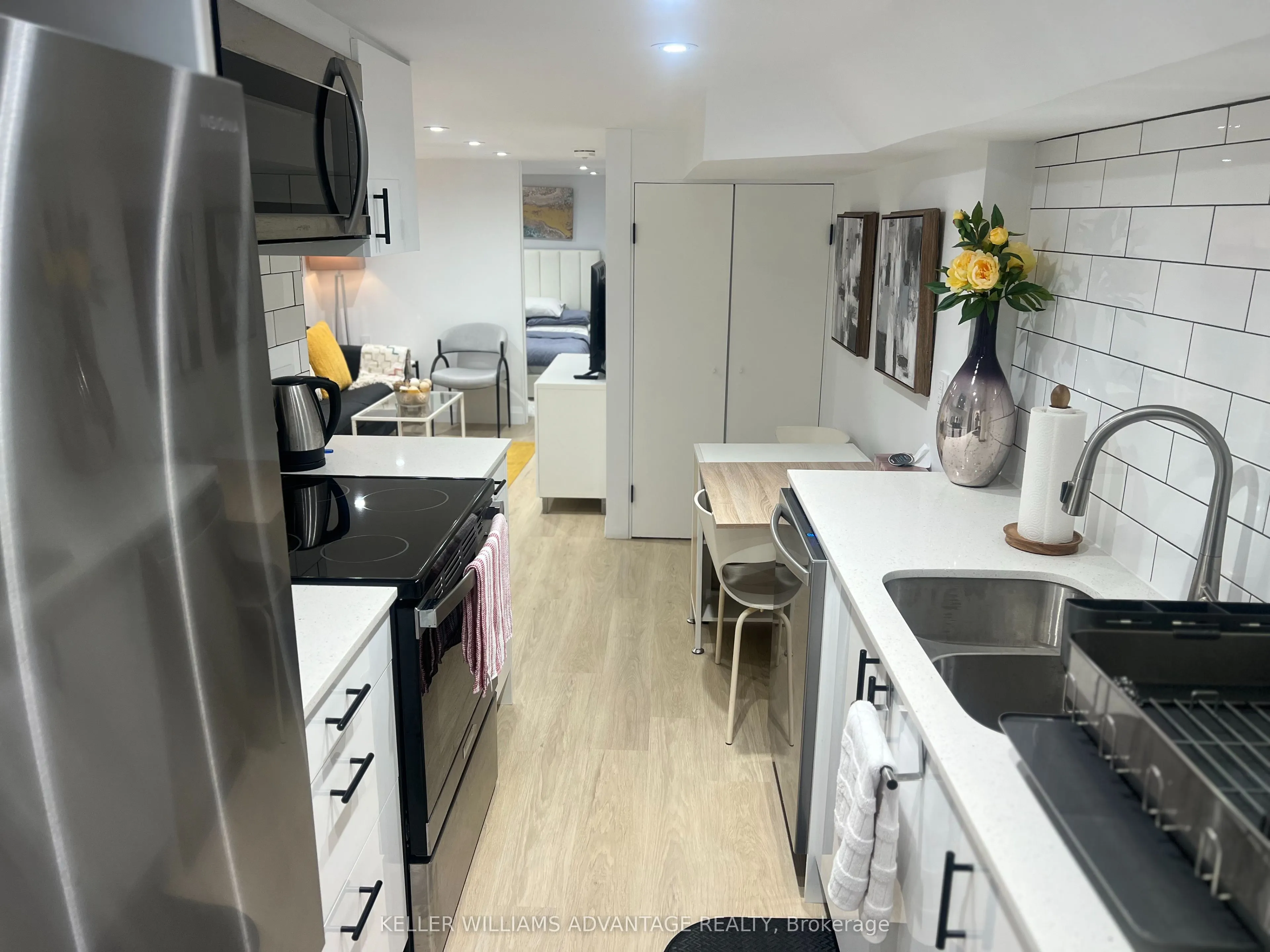 12 KIMBERLEY Avenue W, #UNIT B