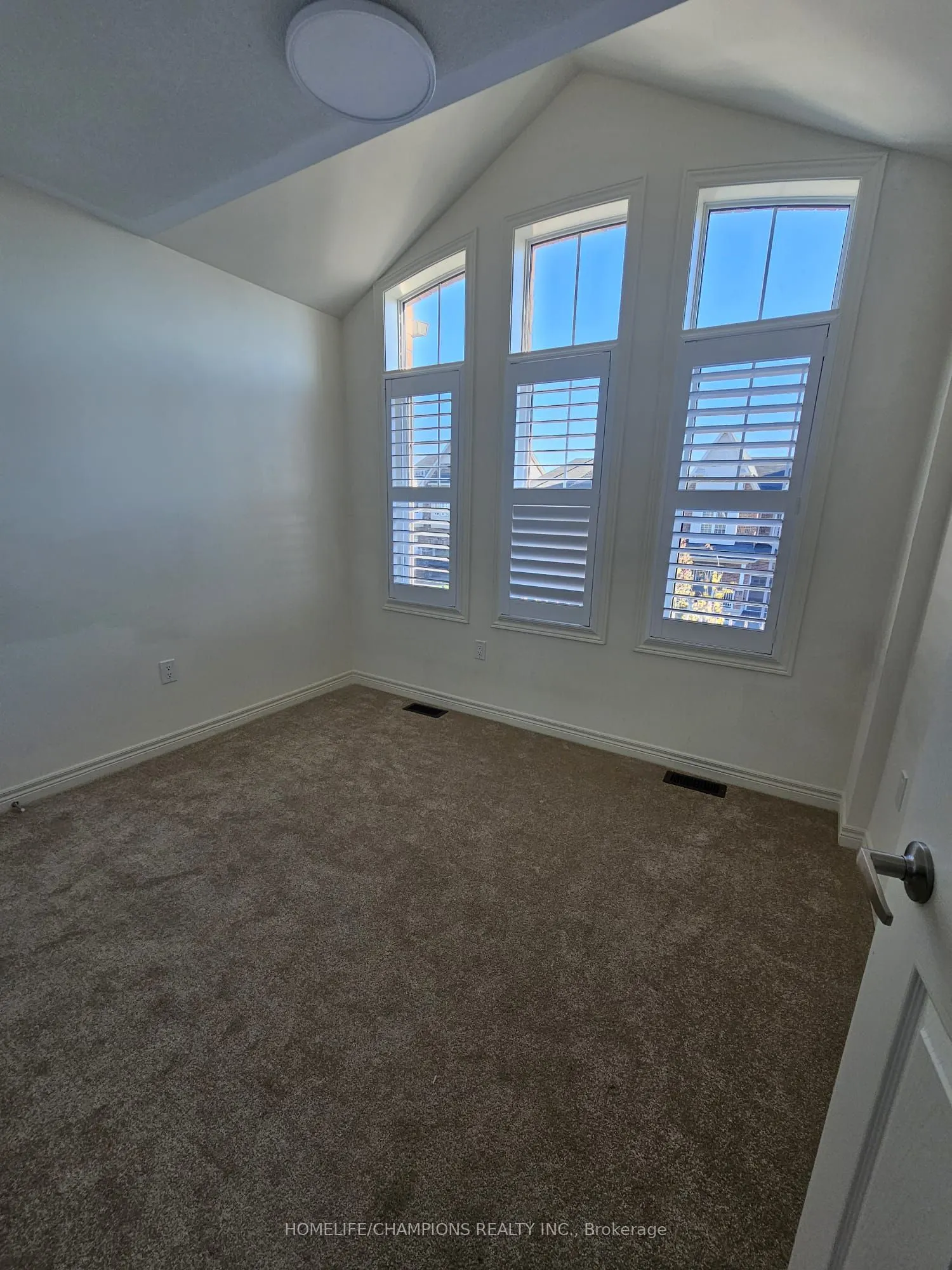 1213 Drinkle Crescent