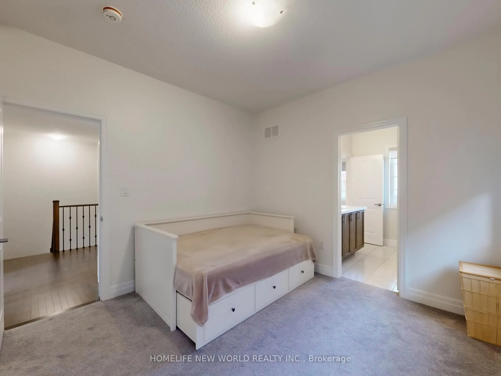 40 St Ives Crescent
