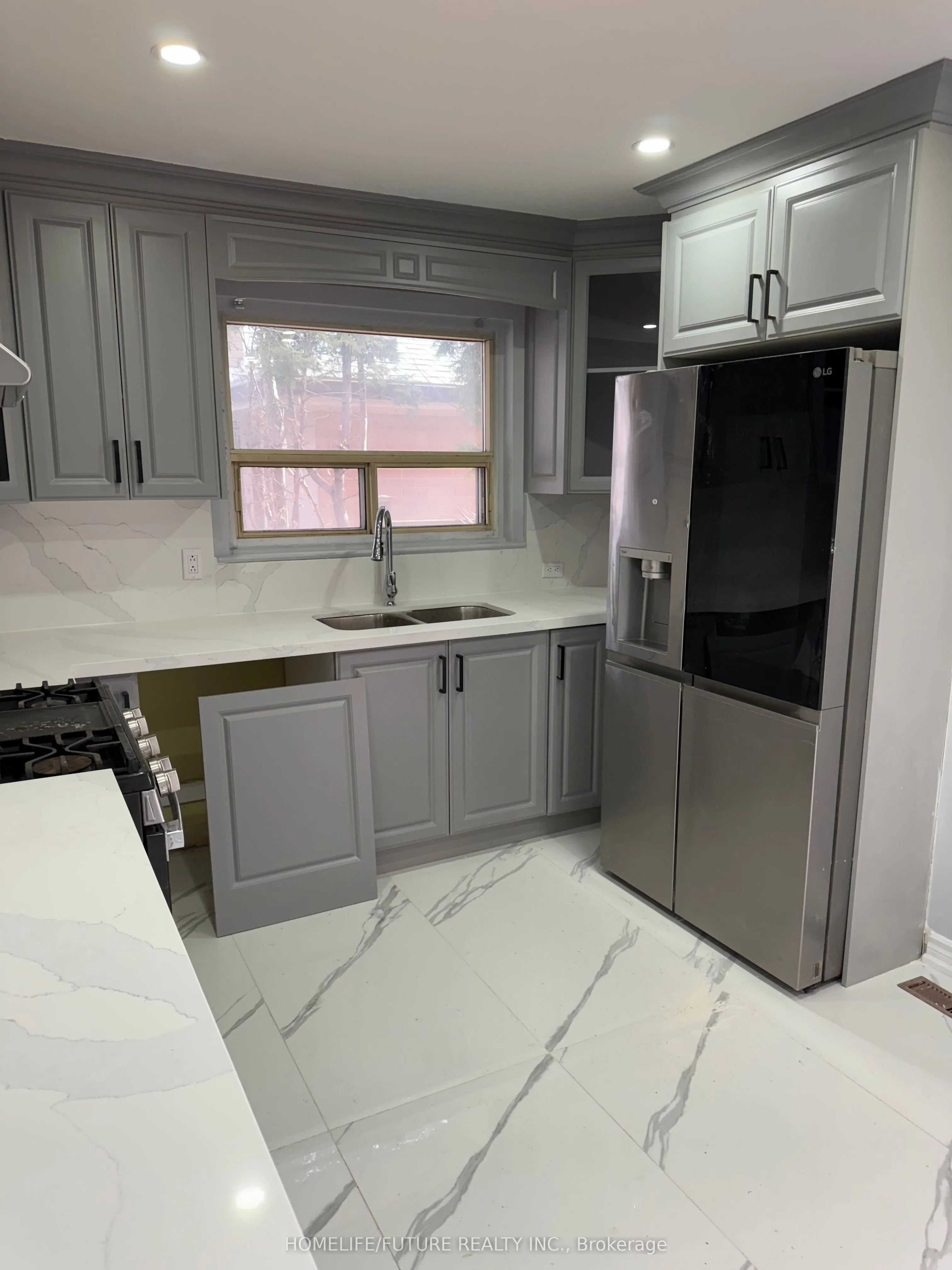 221 Hupfield Trail, #Main & 2nd