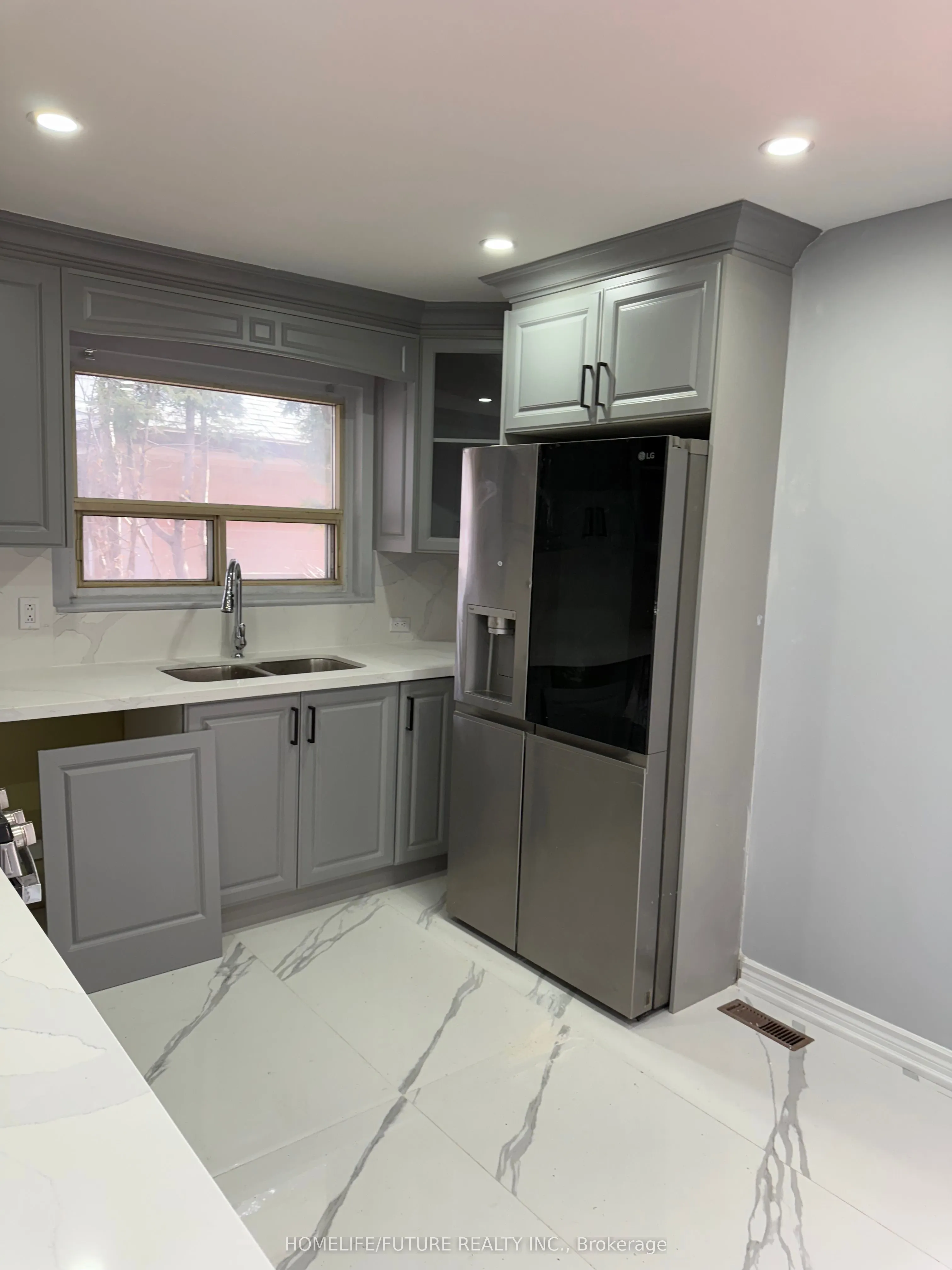 221 Hupfield Trail, #Main & 2nd