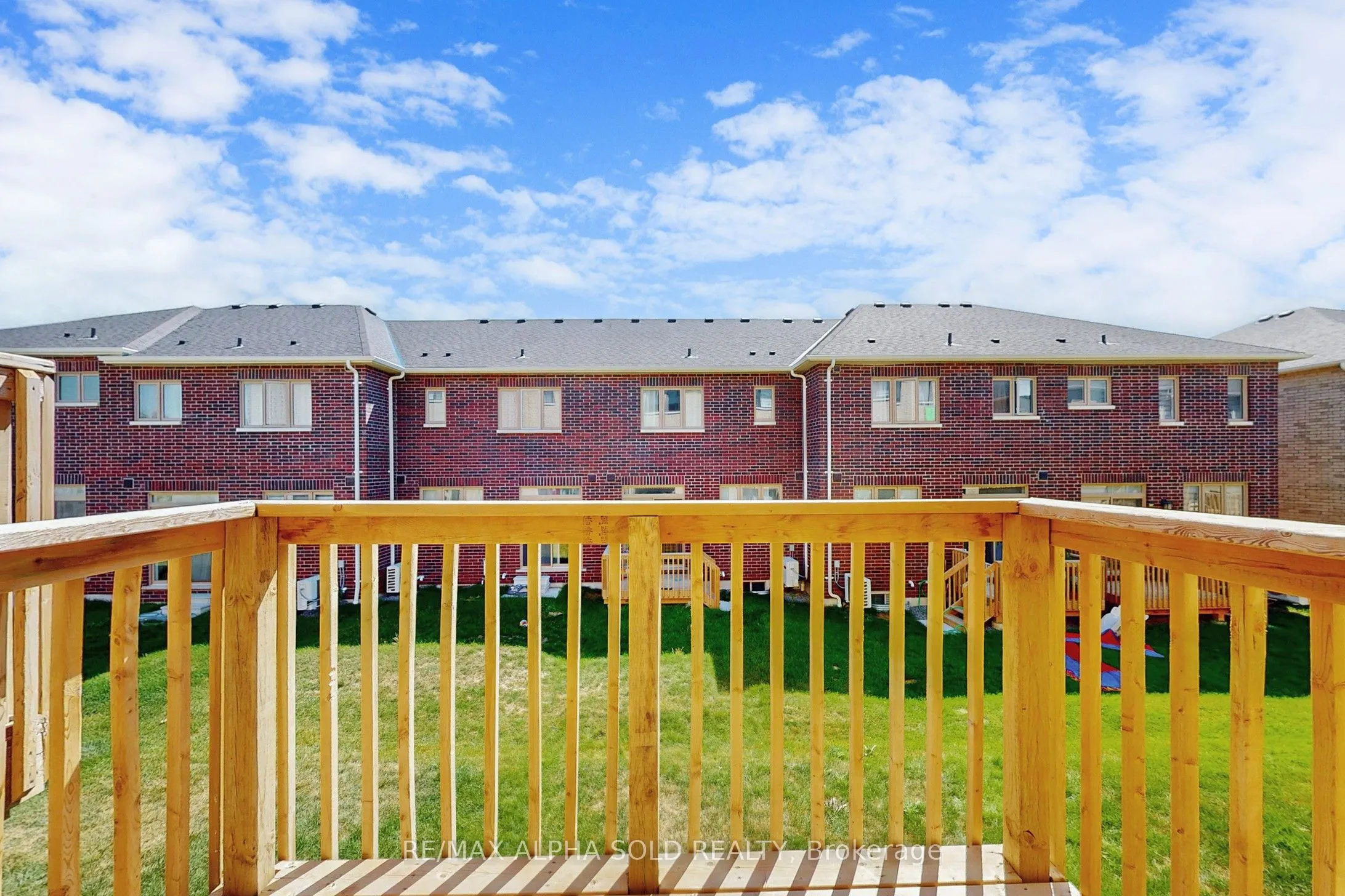 957 Grosbeak Trail