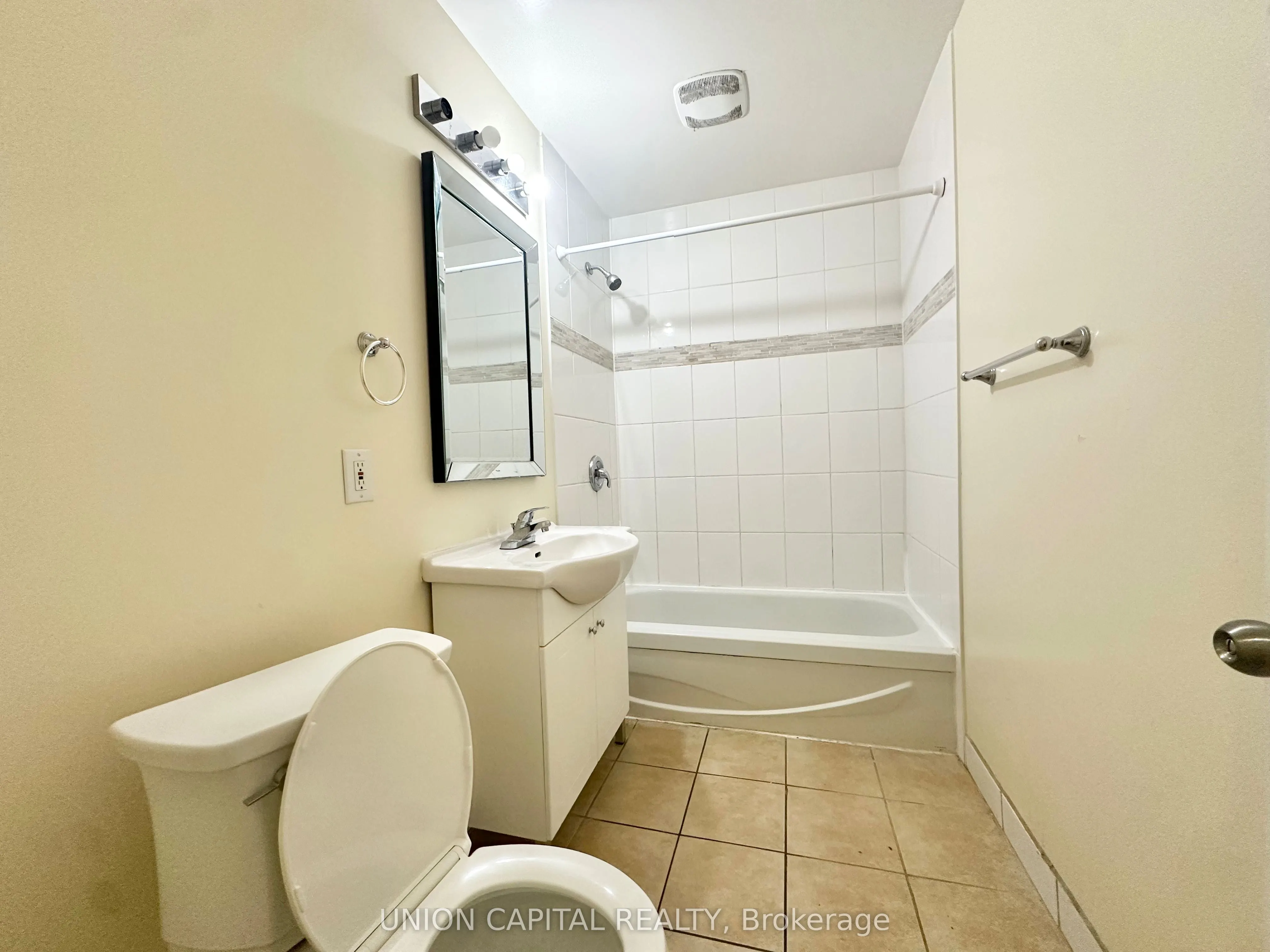 1048 Kennedy Road, #Main Floor
