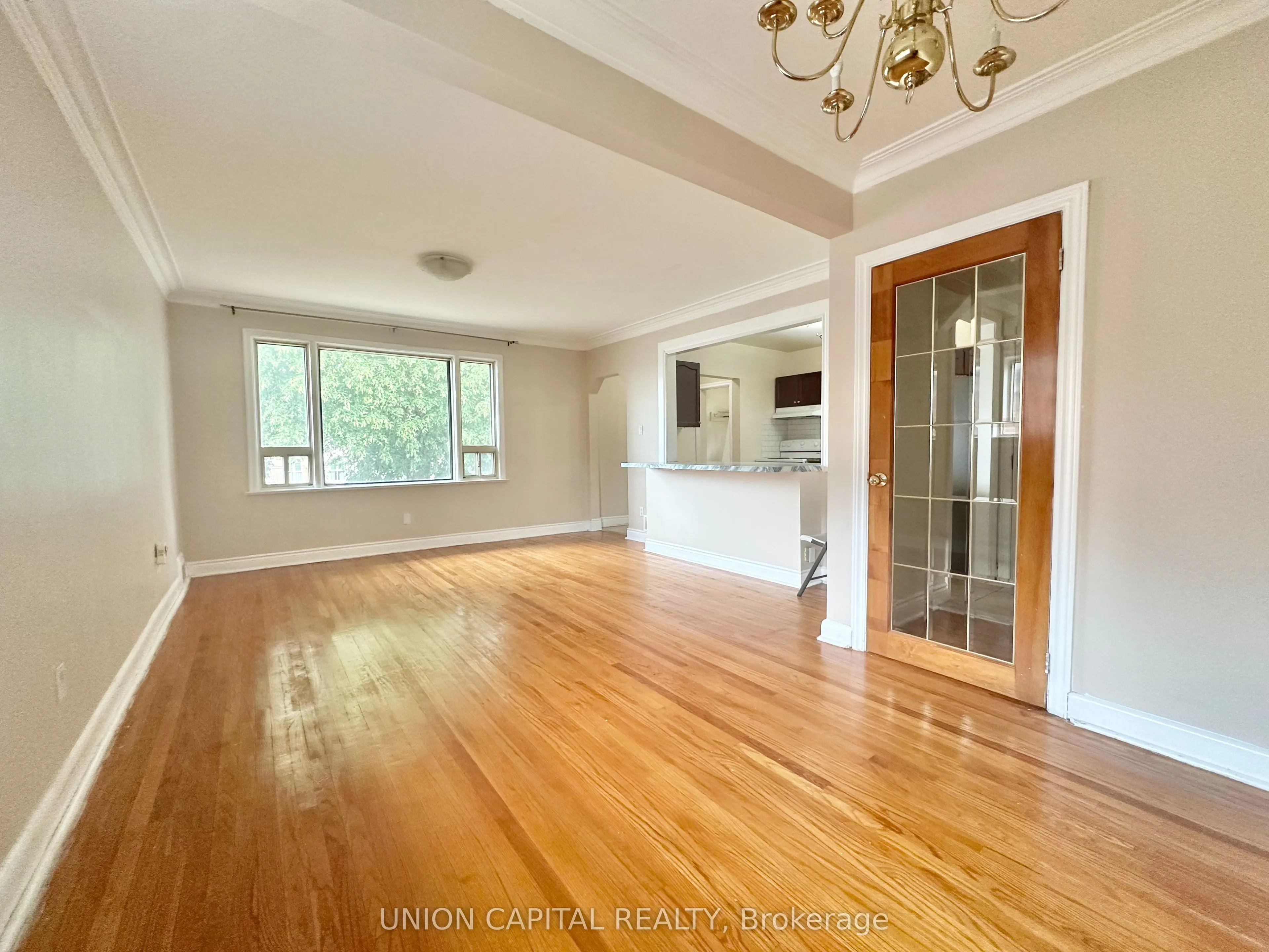 1048 Kennedy Road, #Main Floor