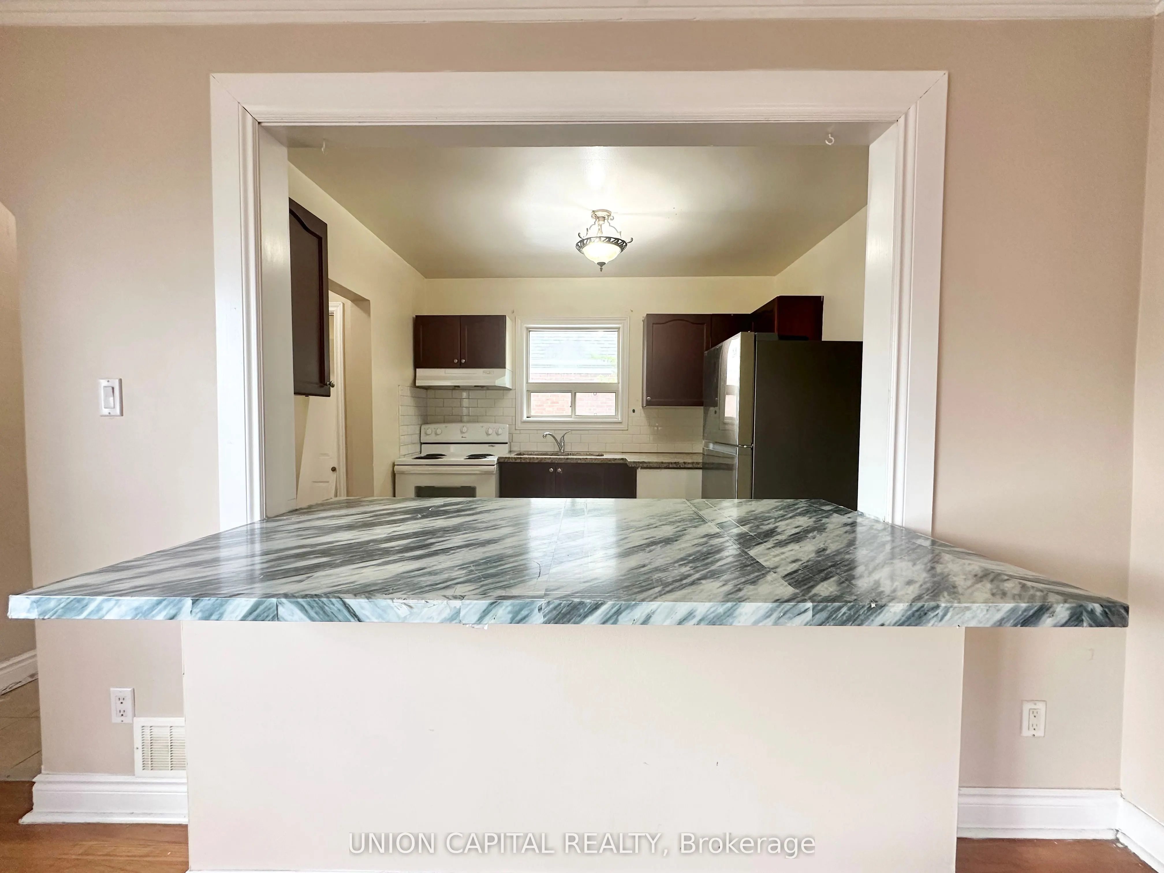 1048 Kennedy Road, #Main Floor