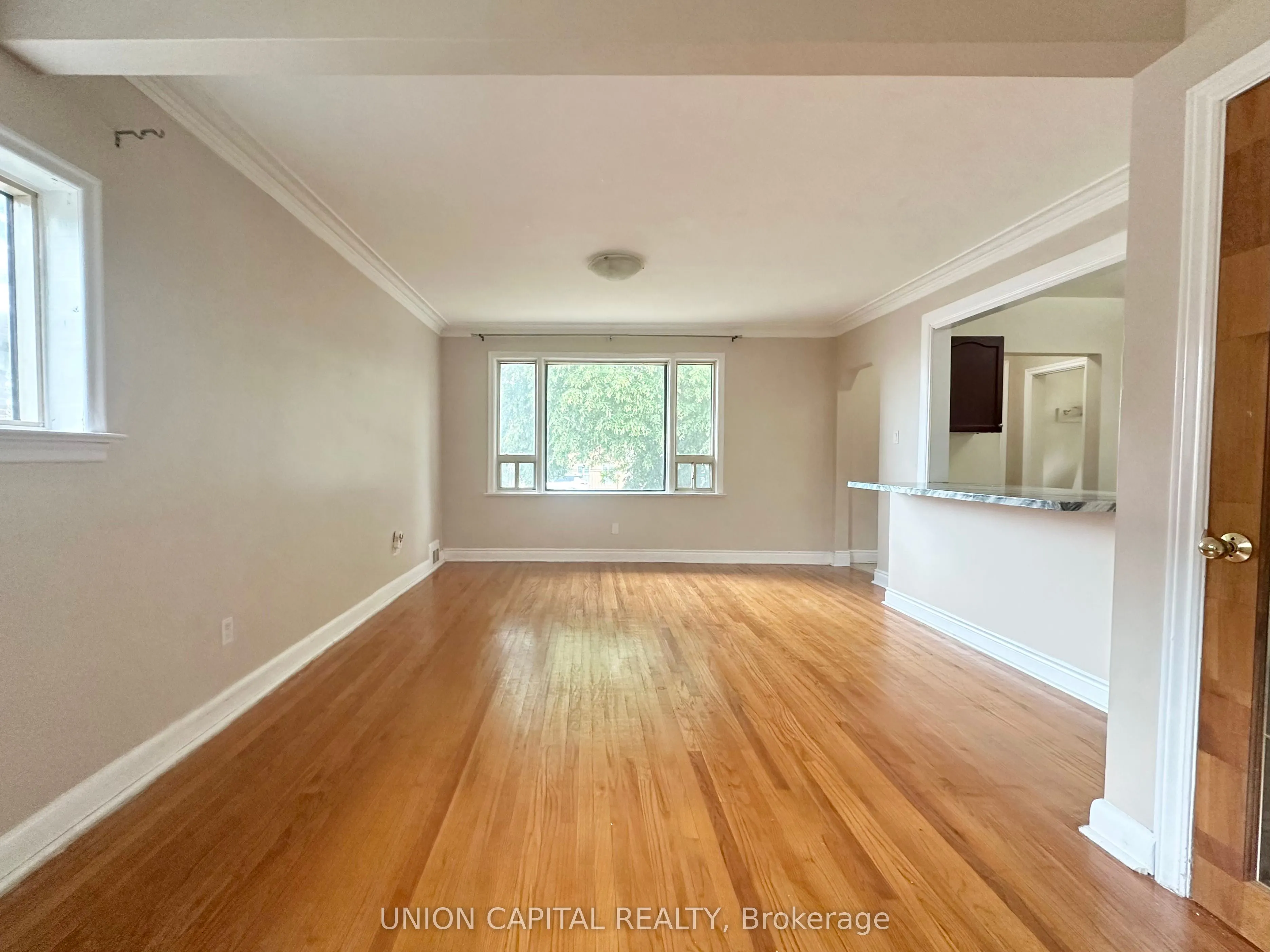 1048 Kennedy Road, #Main Floor