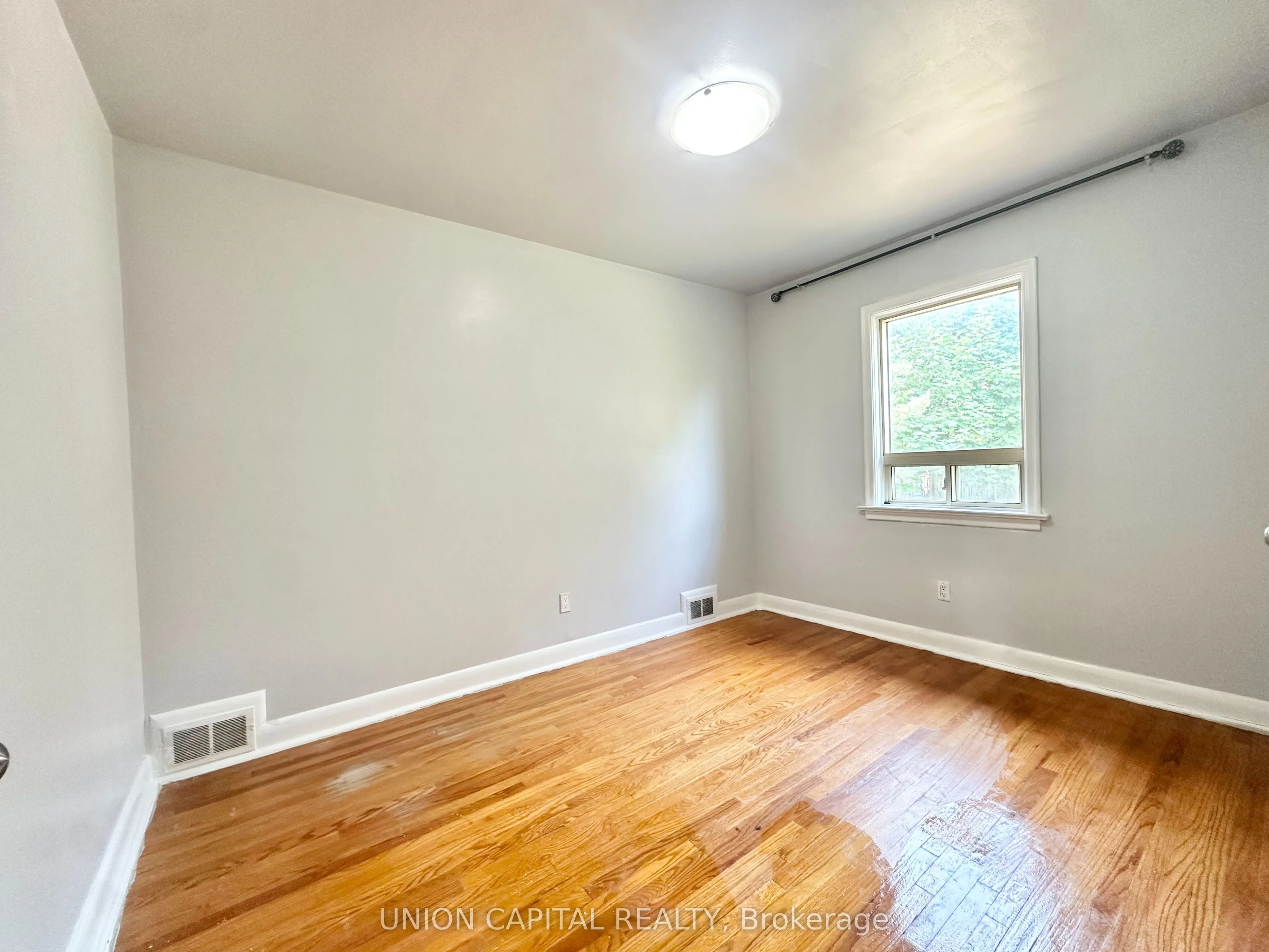 1048 Kennedy Road, #Main Floor