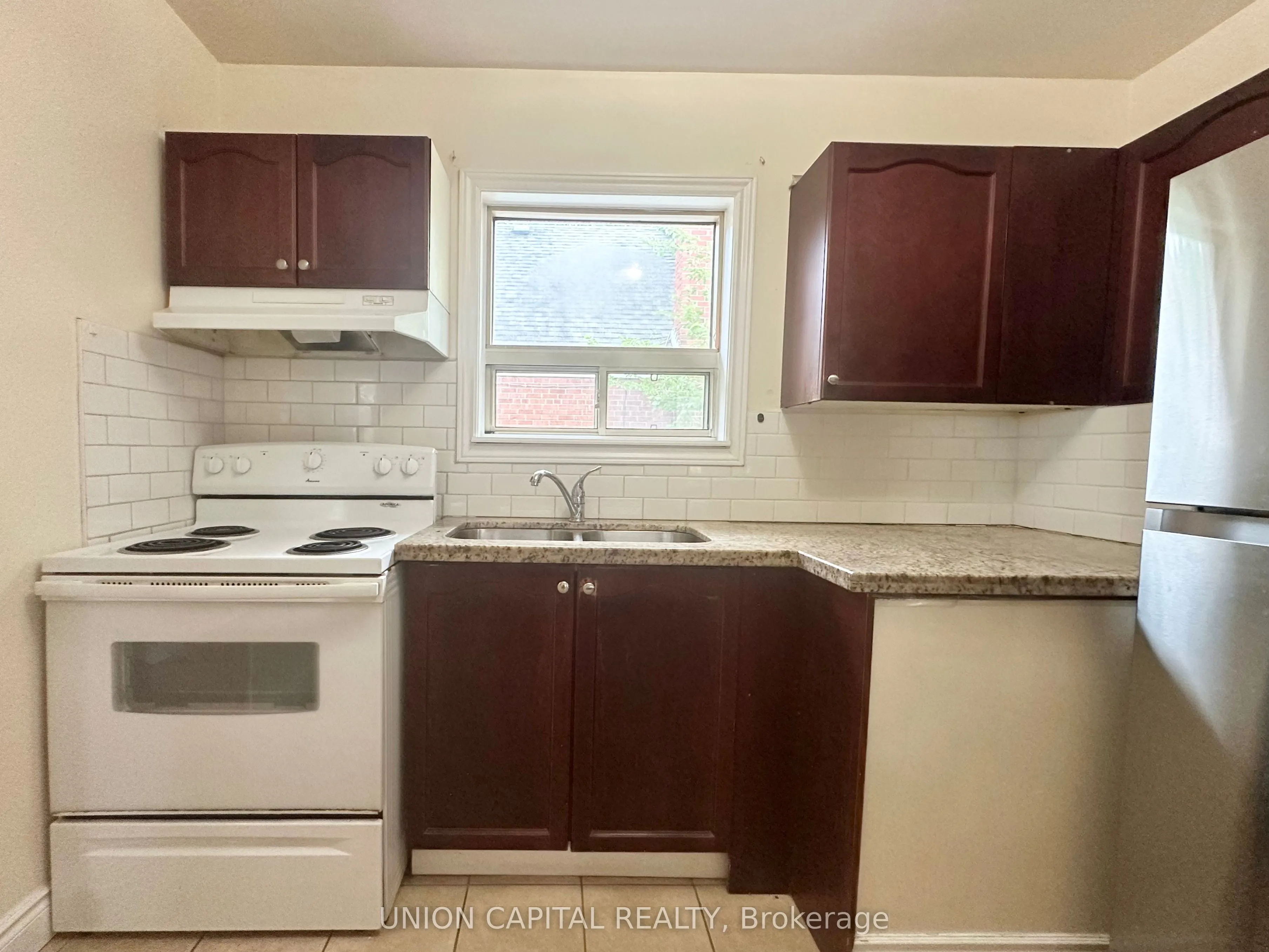 1048 Kennedy Road, #Main Floor