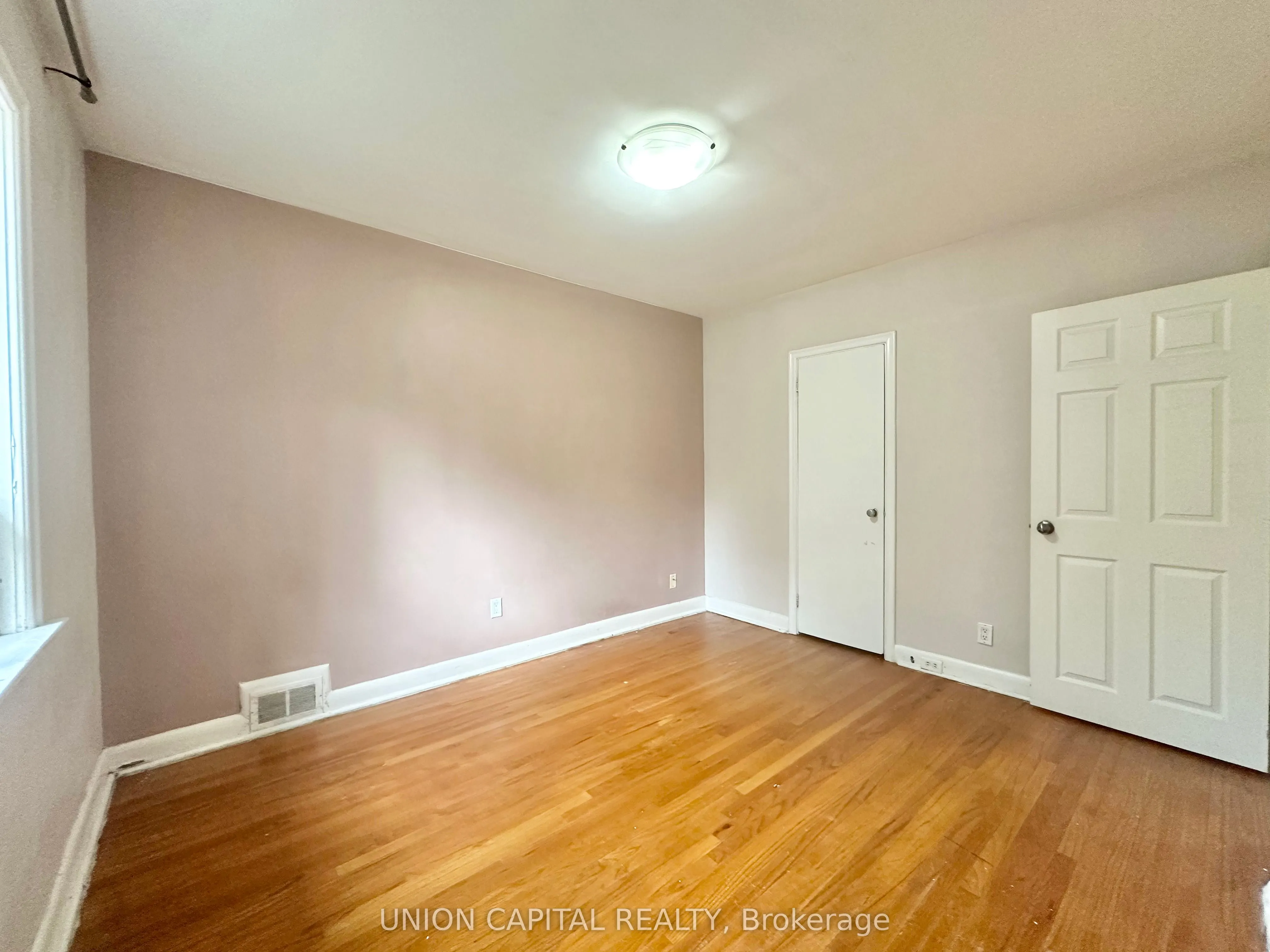 1048 Kennedy Road, #Main Floor